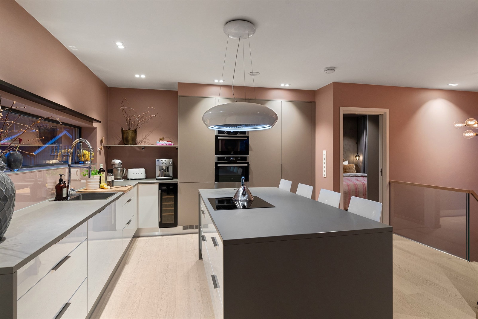 Praktisk barlønsning ved kjøkkenøya Galleribilde