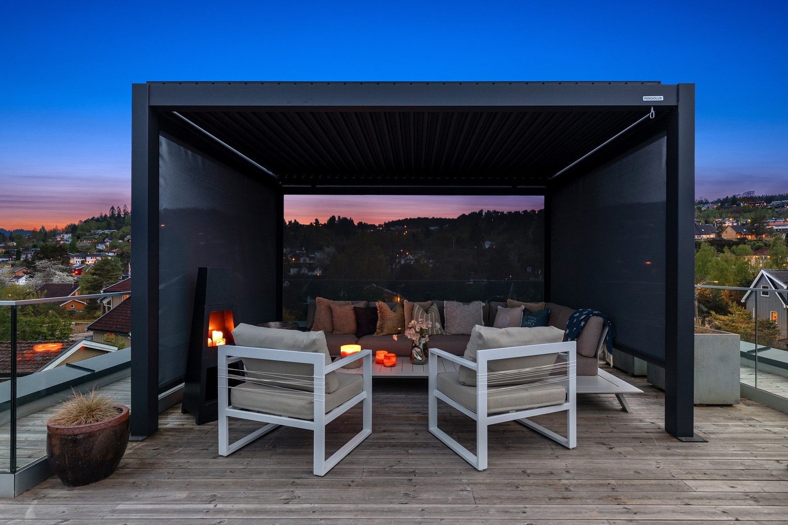 Lun og privat atmosfære med vegger nede Galleribilde