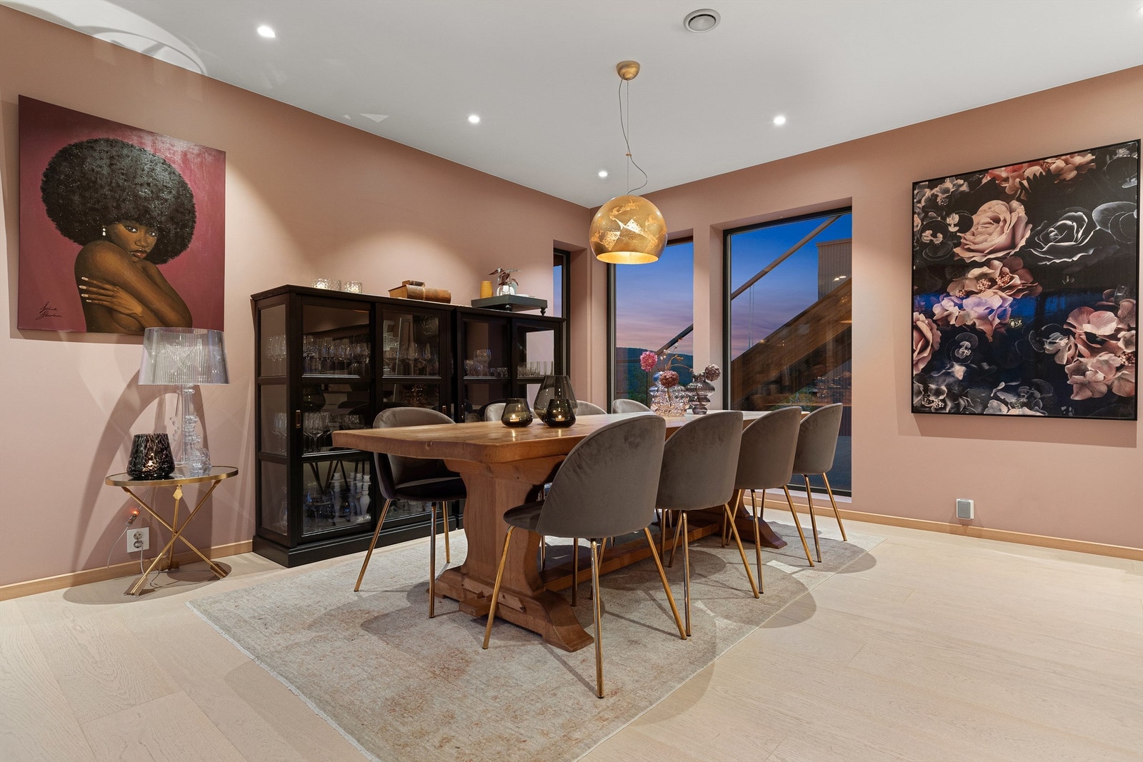 God plass til spisestue Galleribilde