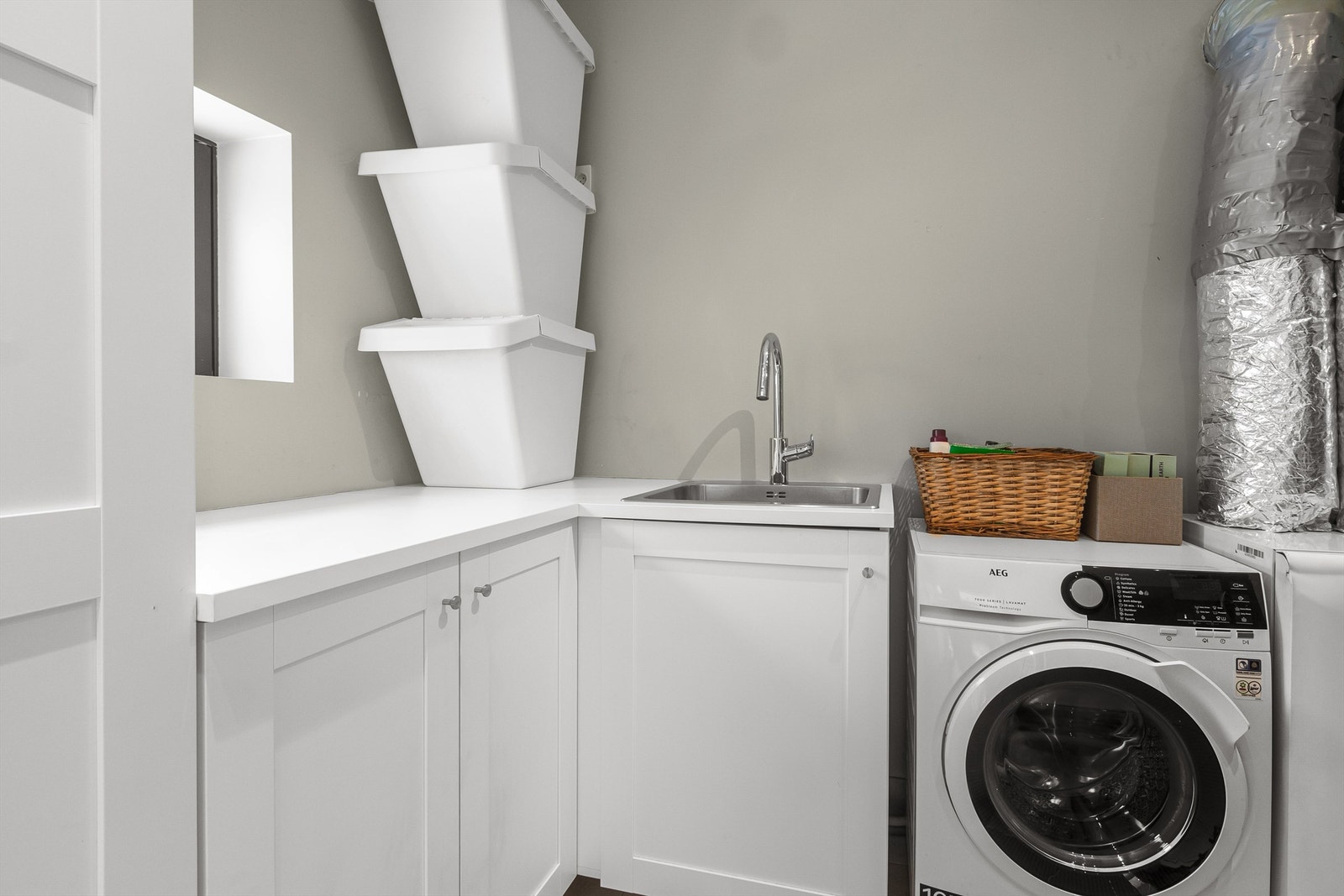 Praktisk vaskerom i 1.etg Galleribilde