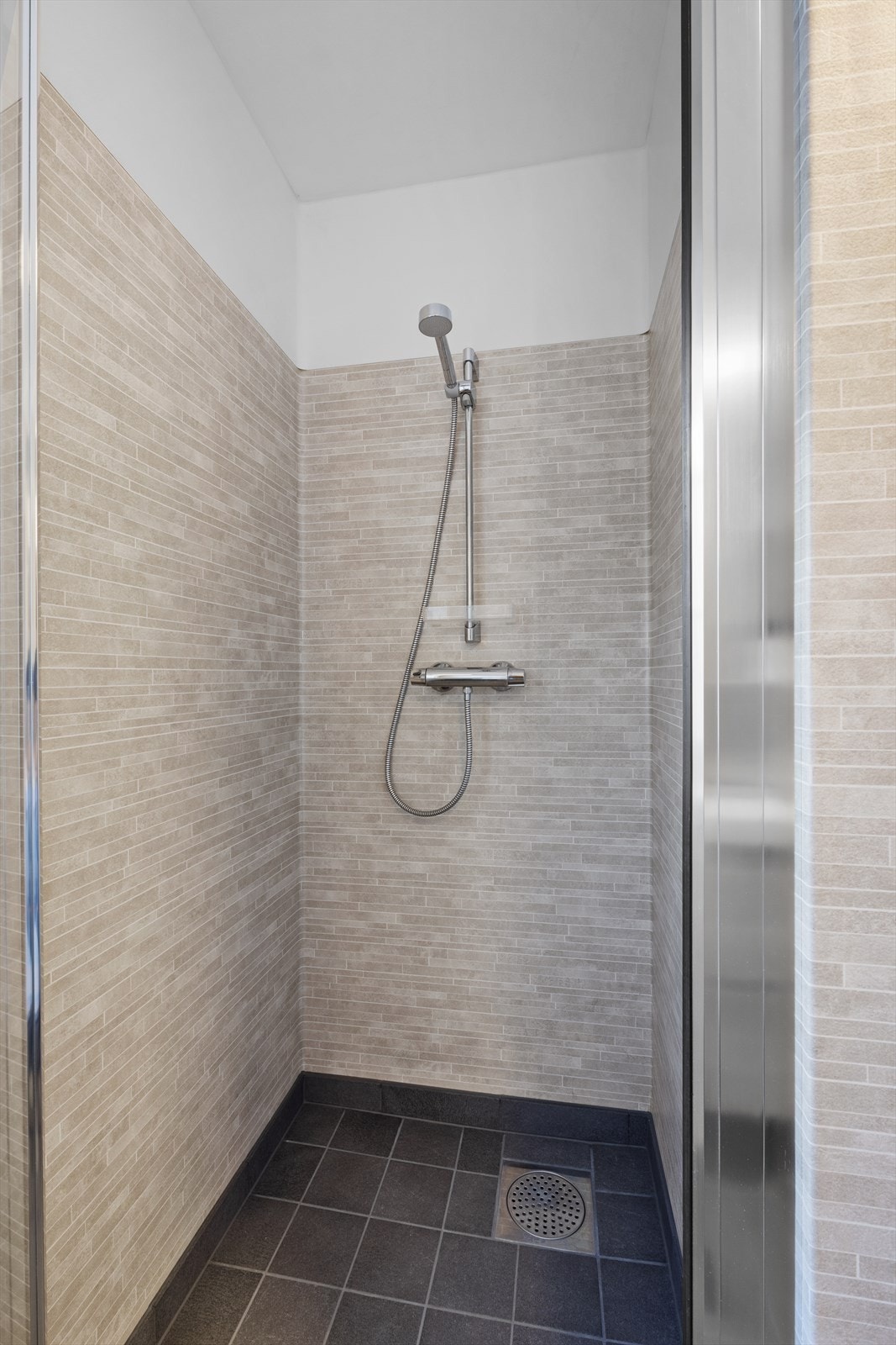 Dusj i egen nisje på badet Galleribilde