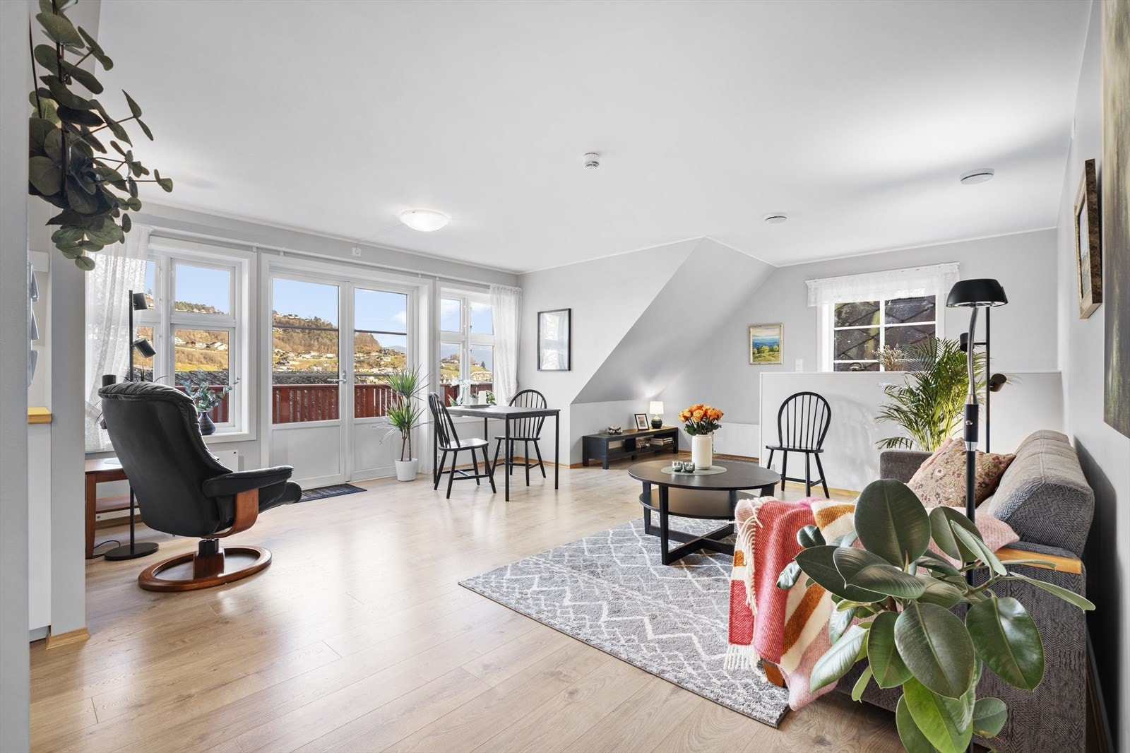 Alt ned til bjelkelaget er nytt i leiligheten og bygget opp med gode kvaliteter Galleribilde