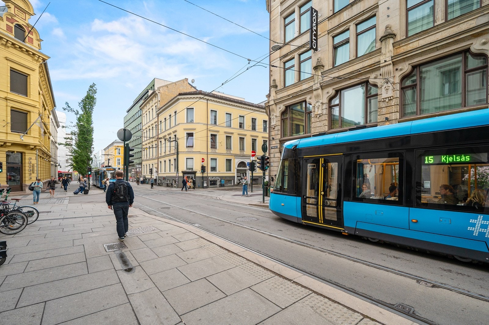 Like utenfor døren har du et fantastisk kollektivtilbud. Det er bare 5 minutter gange til Oslo S - et stort knutepunkt Oslo og omegn. Galleribilde