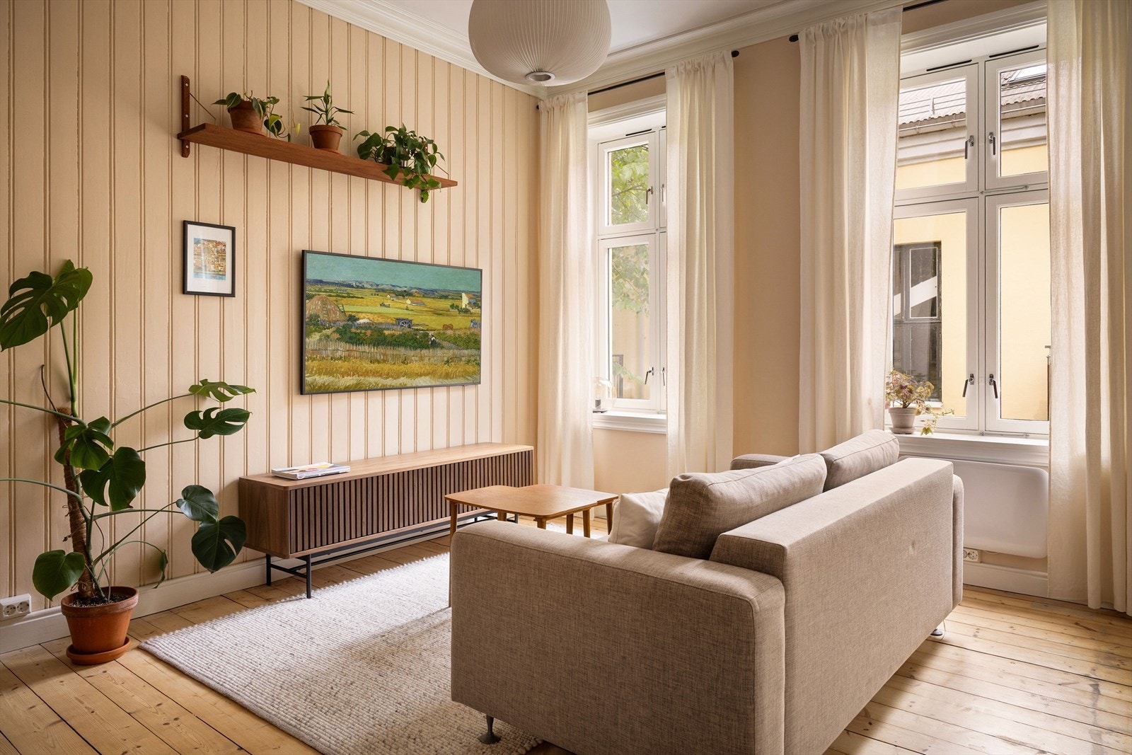 Veggene, som ble malt i 2022, er i delikate farger som skaper en herlig atmosfære. Nye gulv- og taklister som bidrar til et godt helhetsinntrykk! Galleribilde