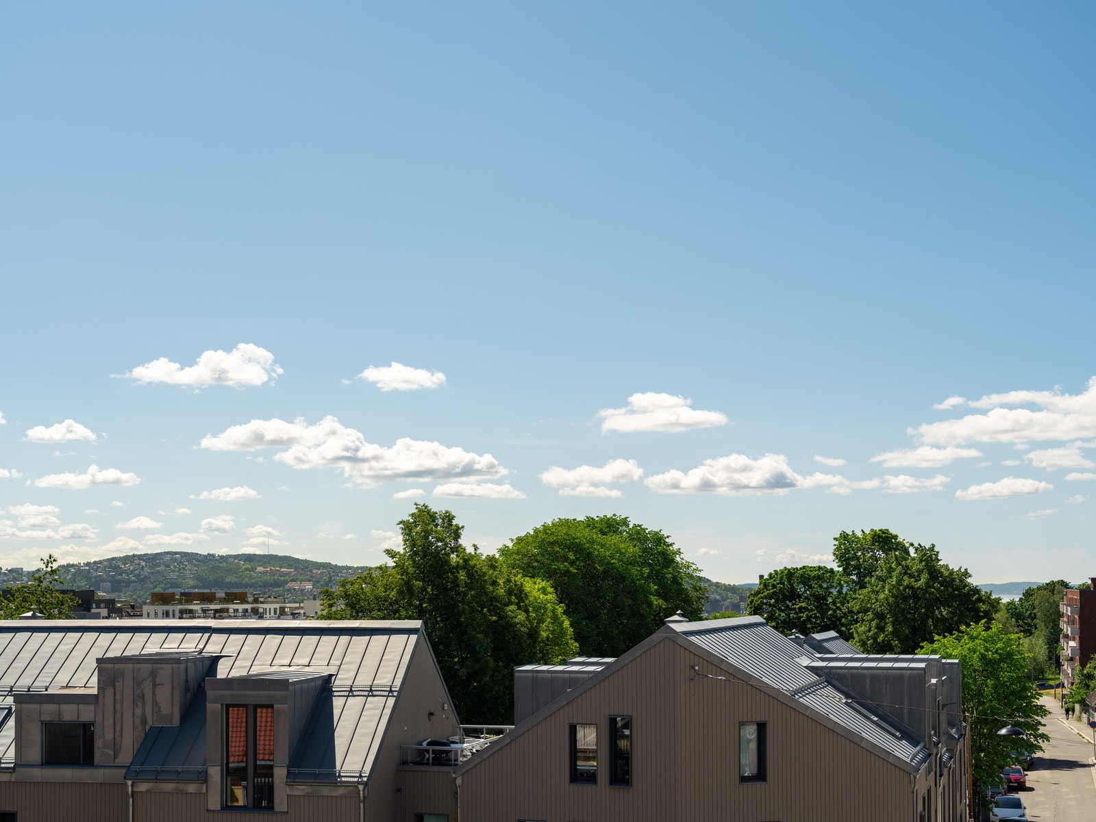 Står du ved stuevinduet vil du se utover byen, Oslofjorden og mot Ekebergåsen. Ganske så fint! Galleribilde