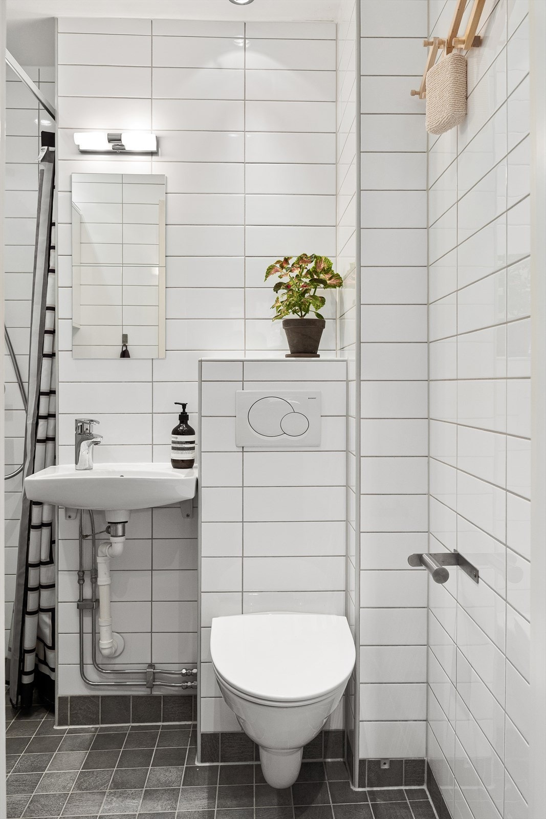 I 2023 ble toalett, dusjbatteri, dusjstang og dusjhode skiftet ut. Galleribilde