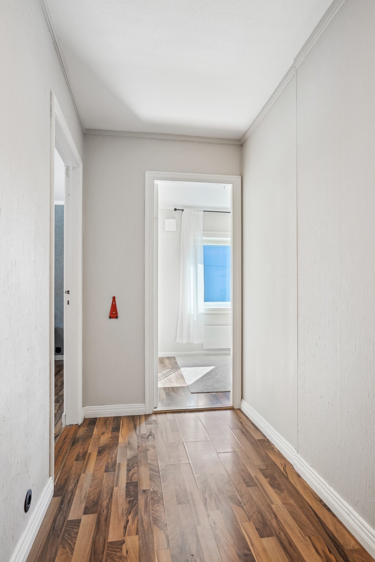 I enden av gangen finner du de to siste soverommene i leiligheten. Galleribilde