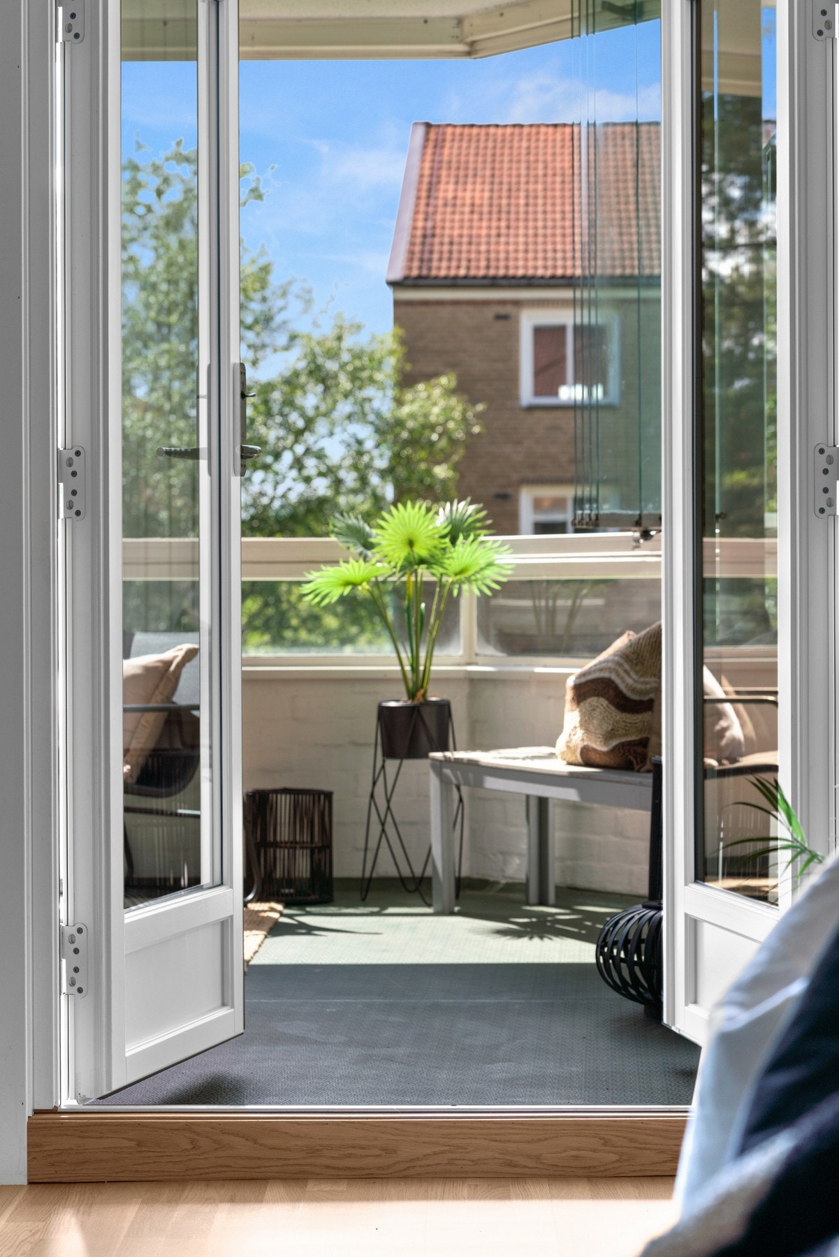 Tofløyet balkongdør bidrar til at man virkelig kan slippe dagslys og luft inn. Galleribilde