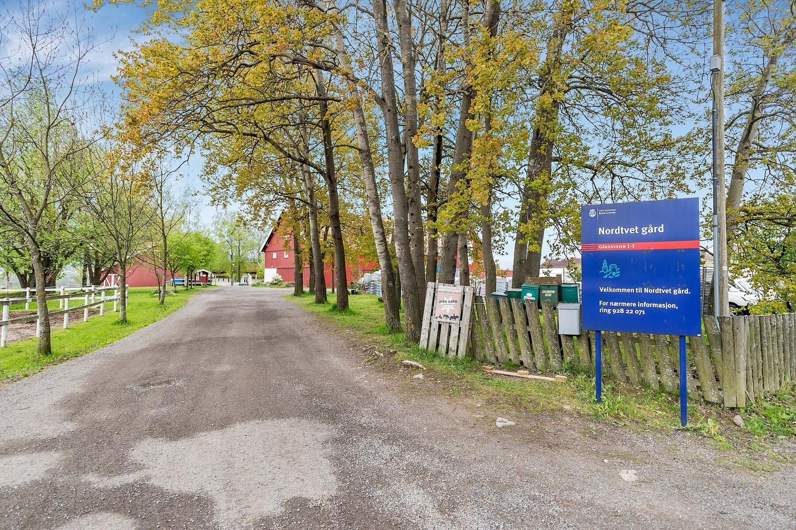 Nordtvet gård som har blitt en flott besøksgård for skoler og barnehager ligger lett tilgjengelig i nabolaget. Galleribilde