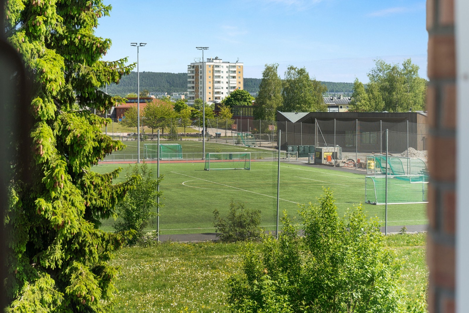 Fra soverommet er det fint utsyn over Kalbakkenfeltet. Galleribilde