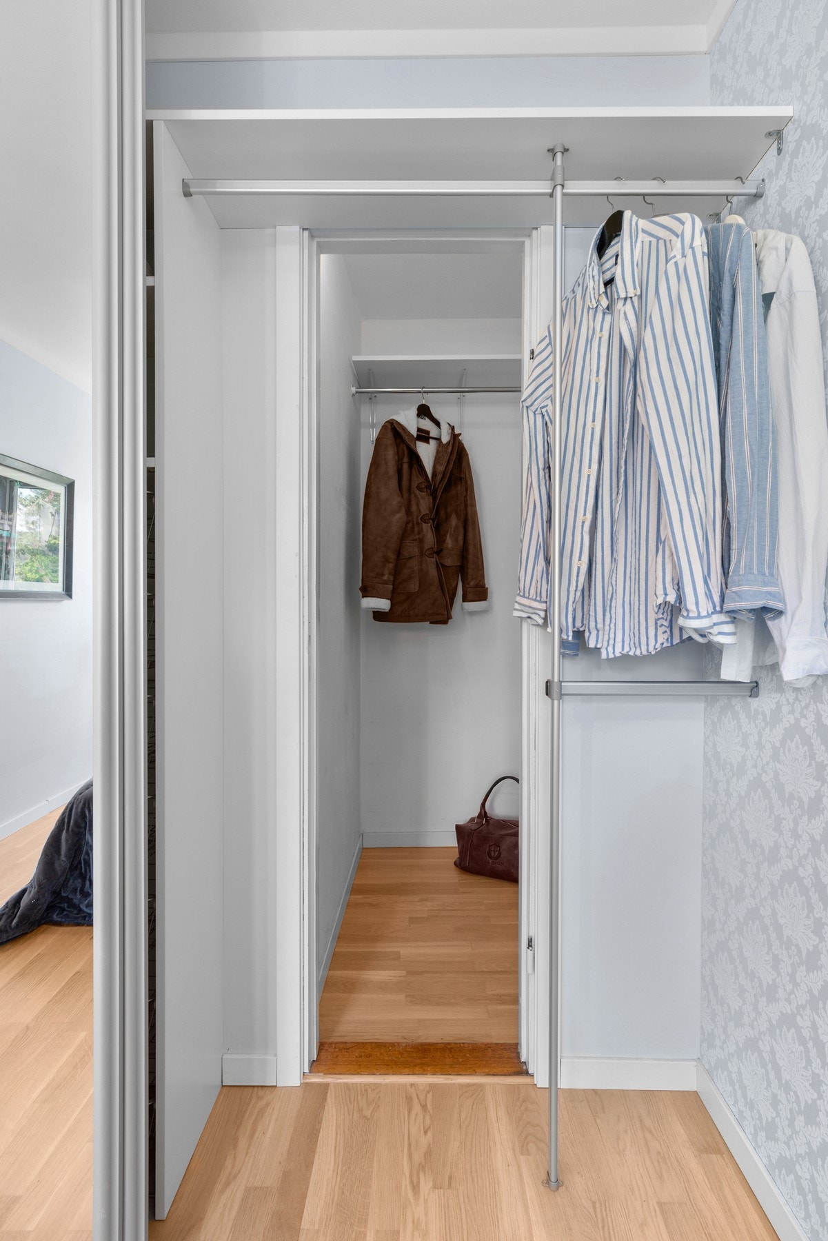 Fra soverommet er det direkte adkomst til walk-in-closet. Galleribilde