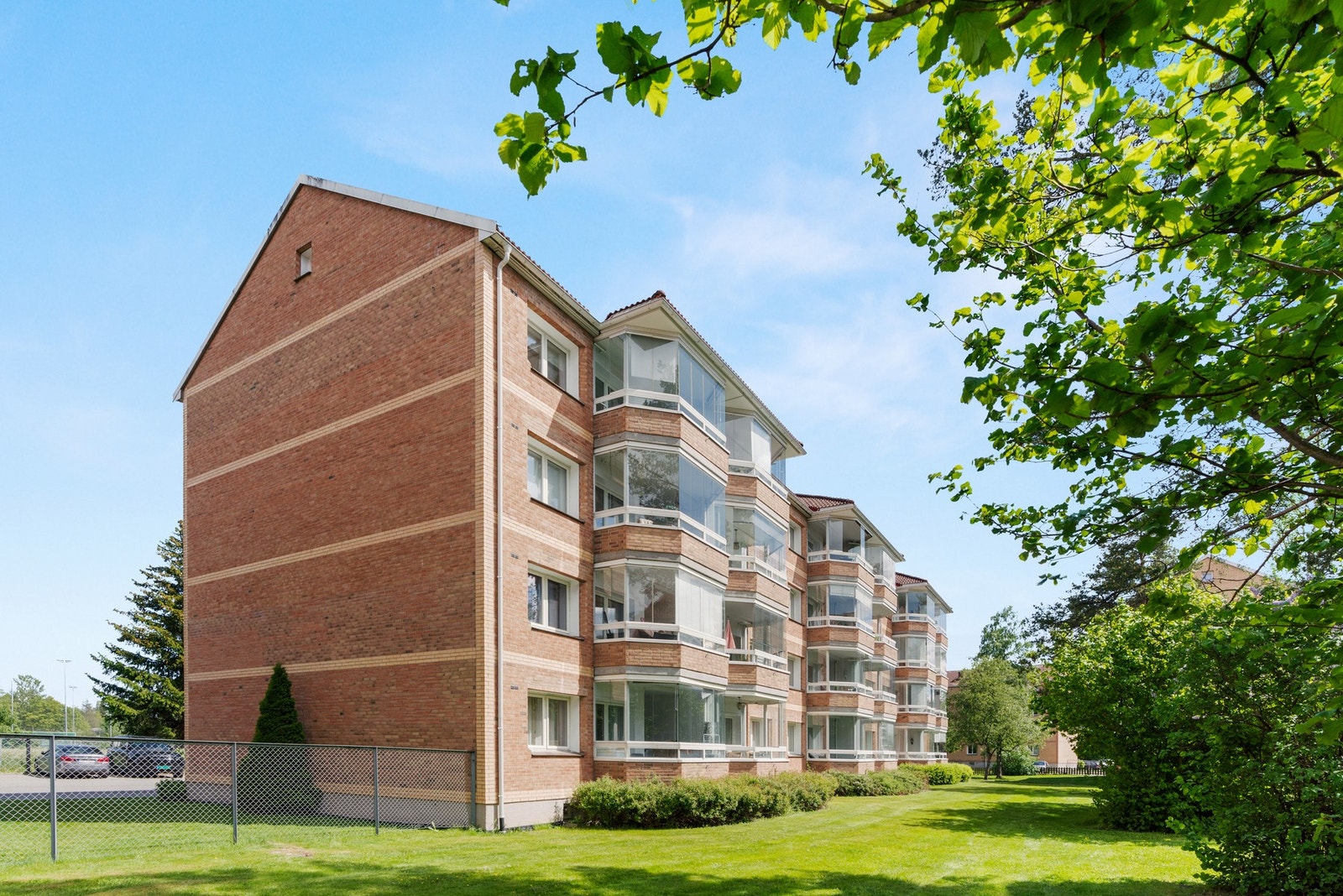 Leiligheten ligger fint plassert i tredje etasje. Borettslaget er velholdt med en god vedlikeholdshistorikk Galleribilde