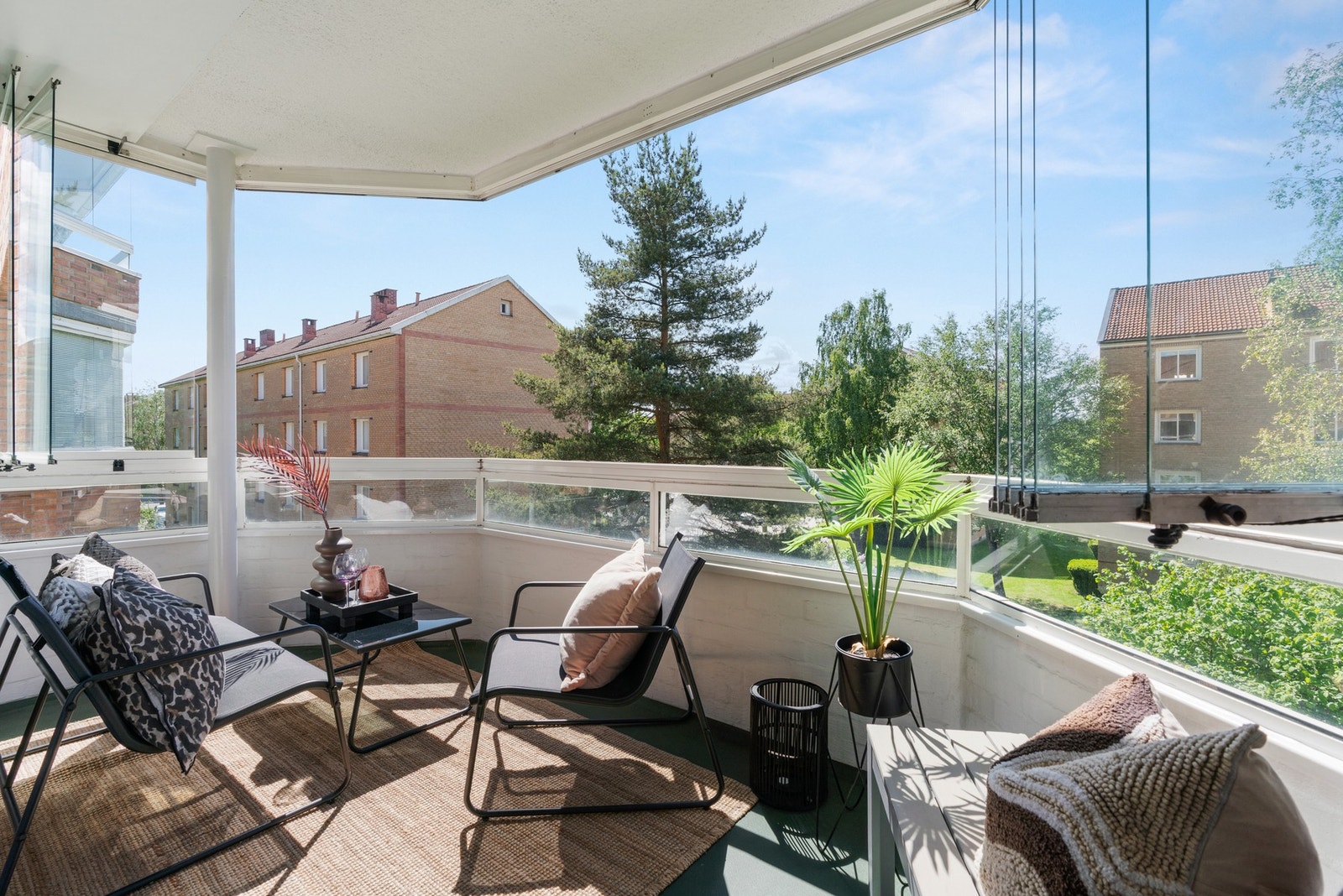 Velkommen til Nedre Kalbakkvei 12! Presentert av Privatmeglere Marius Semmerud Berg og Fridtjof Sparbo. Galleribilde