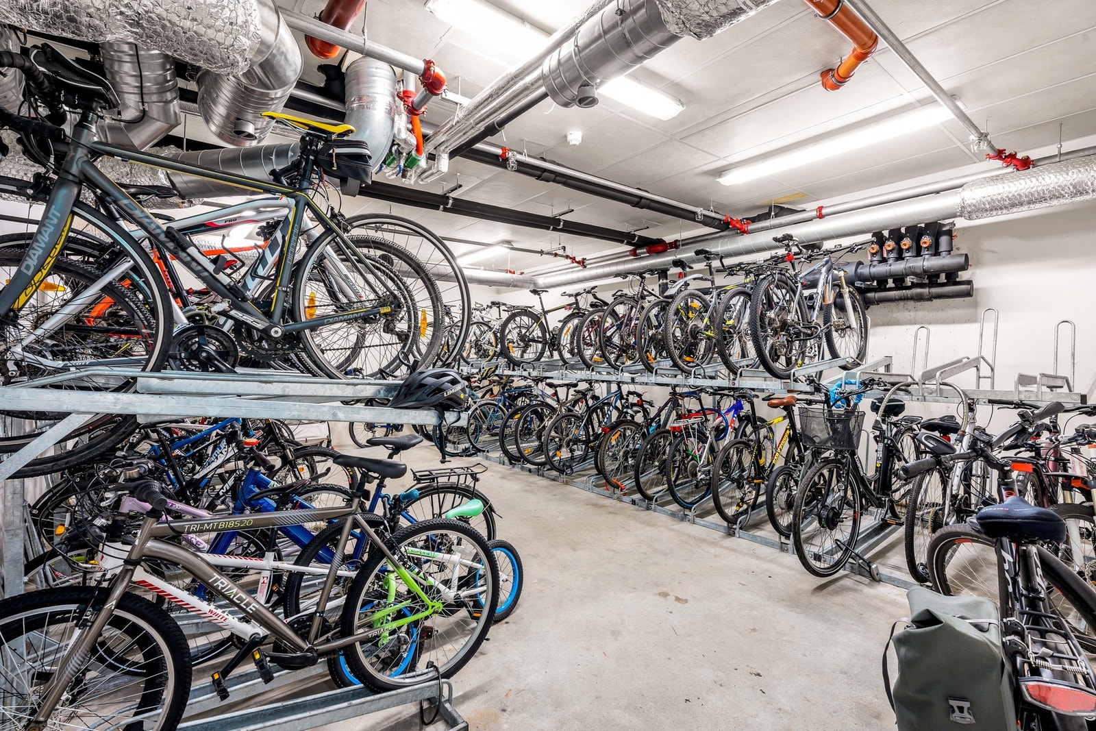 I kjelleren er også den tilhørende lagringsboden på 5 kvm, og felles sykkelbod som kan benyttes av beboerne i borettslaget. Galleribilde