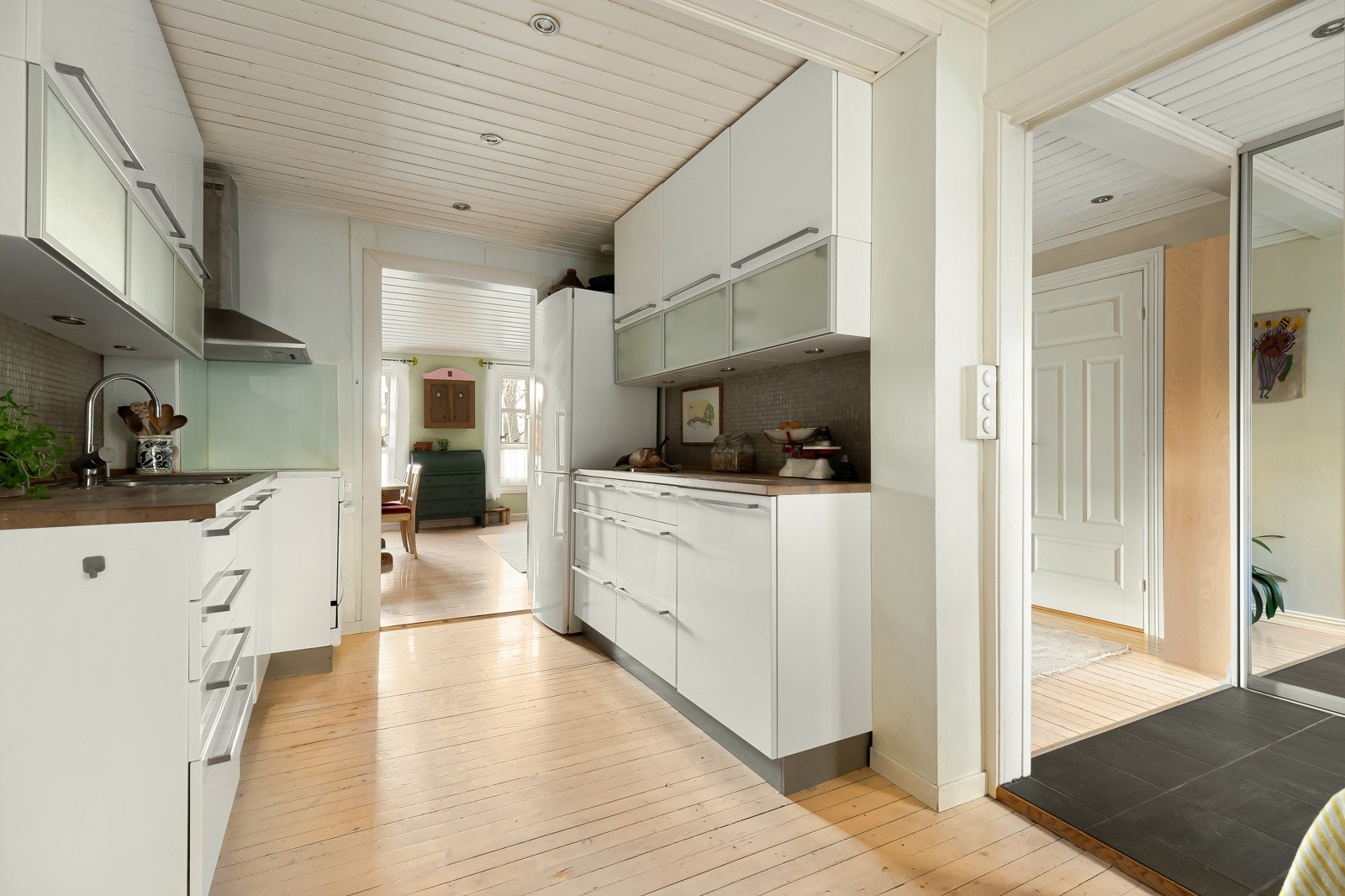 Selv om leiligheten er sjarmerende og vakker, er den praktisk også. Kjøkkenet er riktig utstyrt og har bra med innredning. Galleribilde