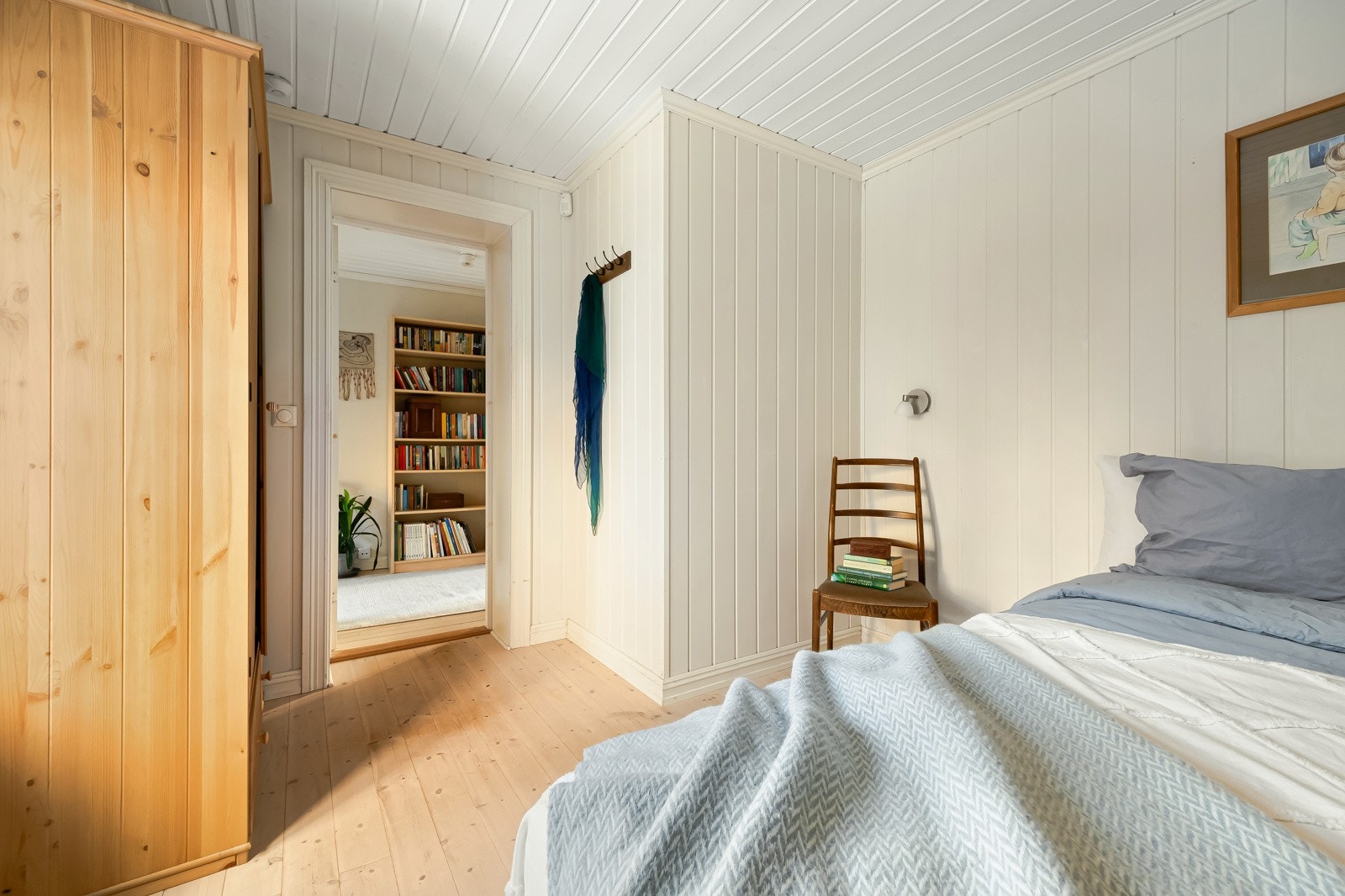 Også dette rommet har bra med garderobeplass. Galleribilde