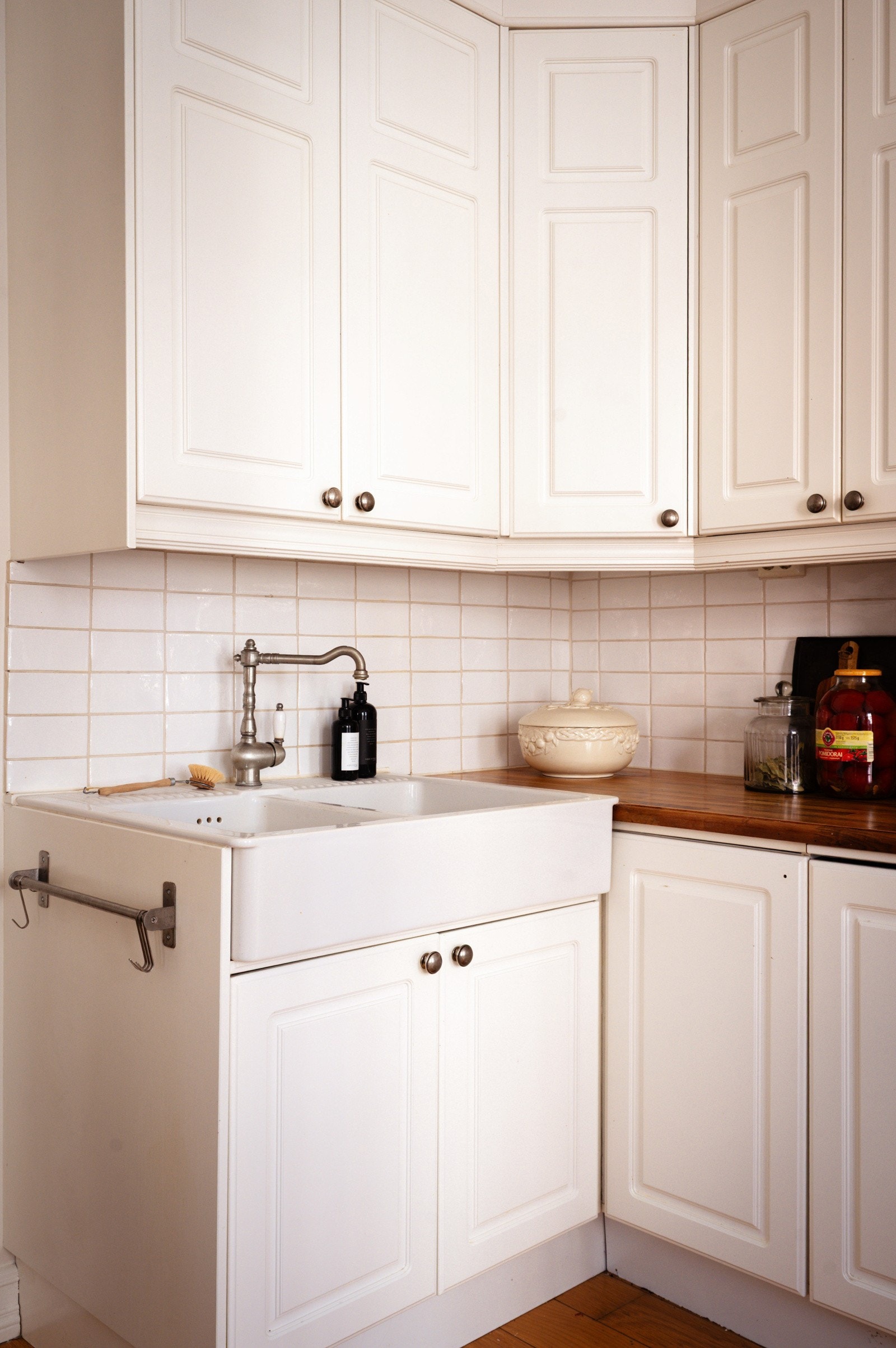 Praktisk og elegant porselensvask med ettgreps armatur Galleribilde