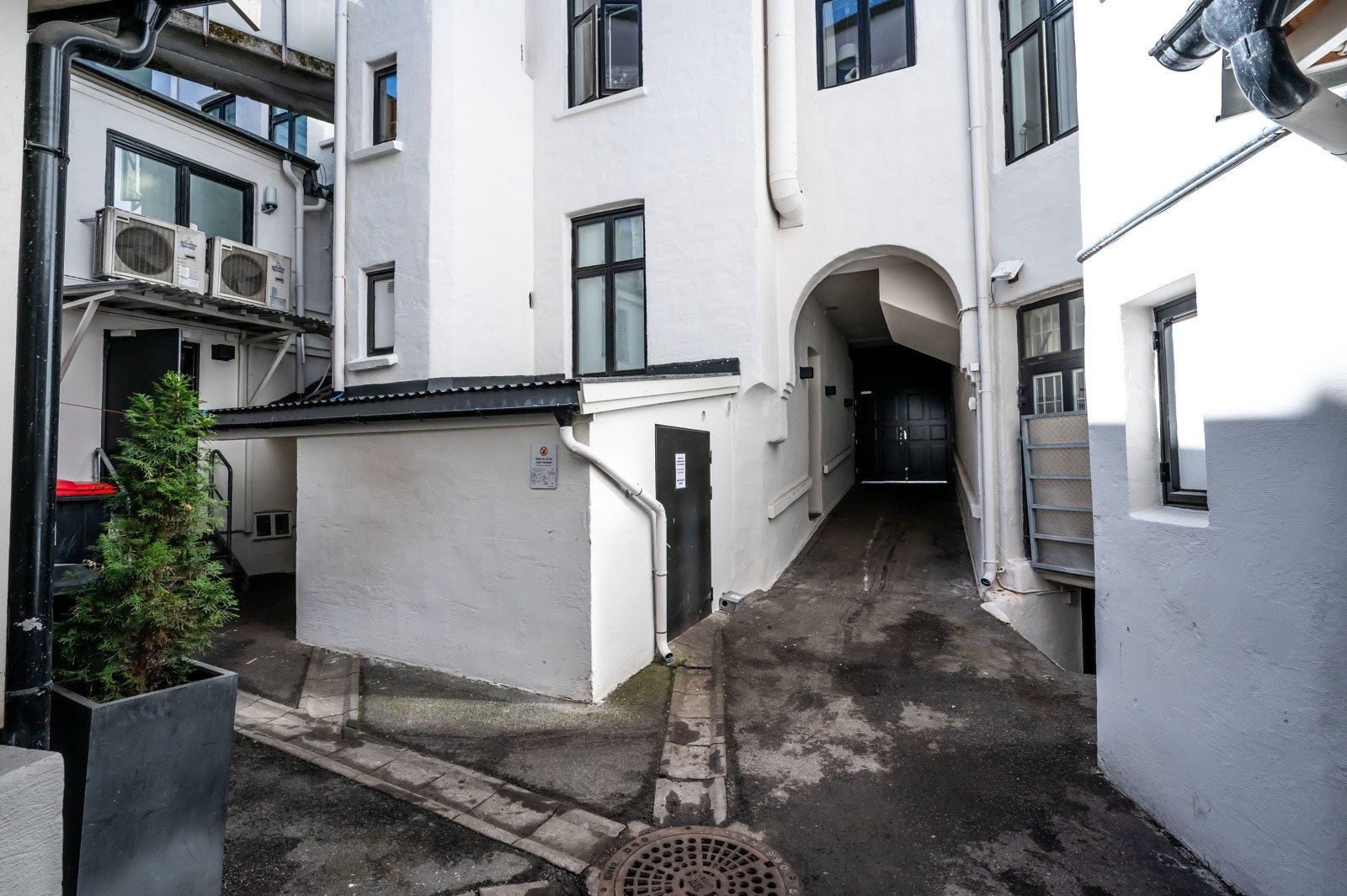 Bakgården Galleribilde