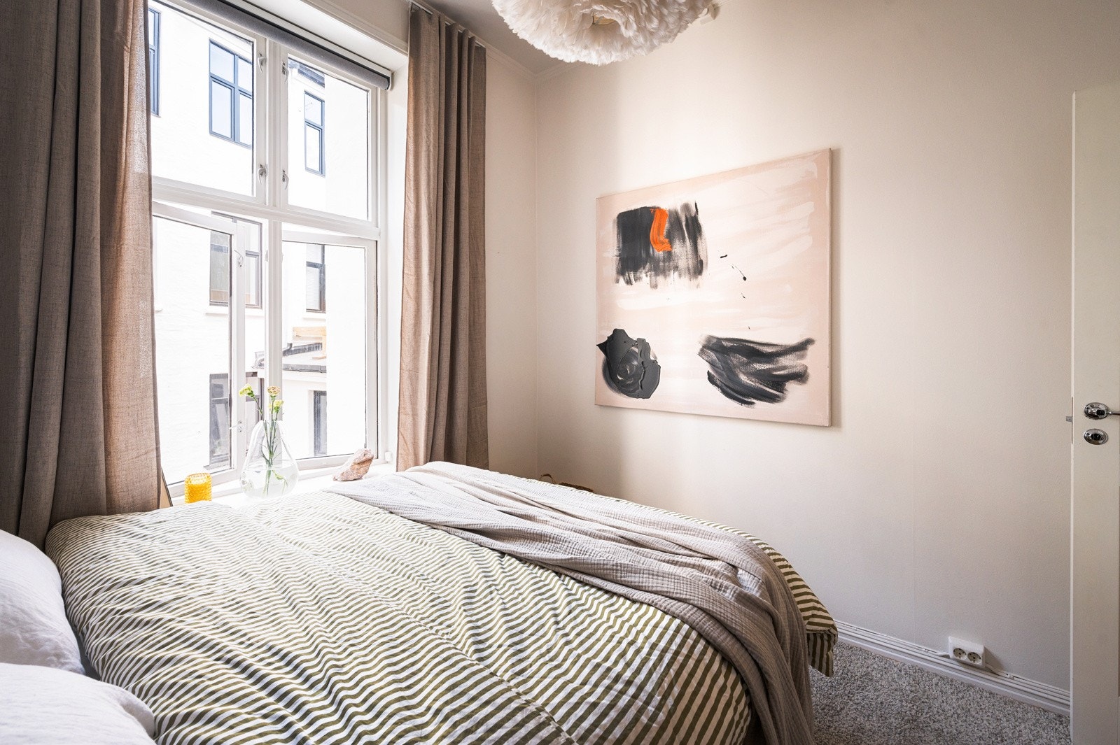 Et behagelig rom som legger tilrette for god søvn Galleribilde