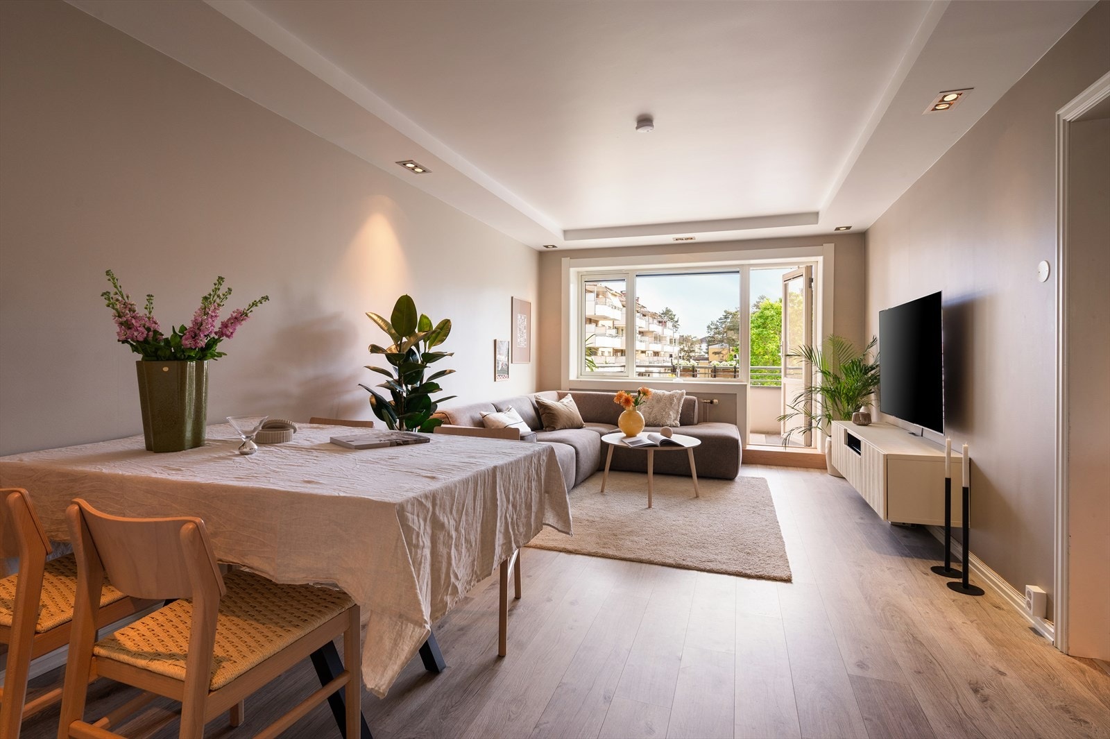 En lys og delikat 3-roms med fin adkomst i byggets 2.etasje. Galleribilde