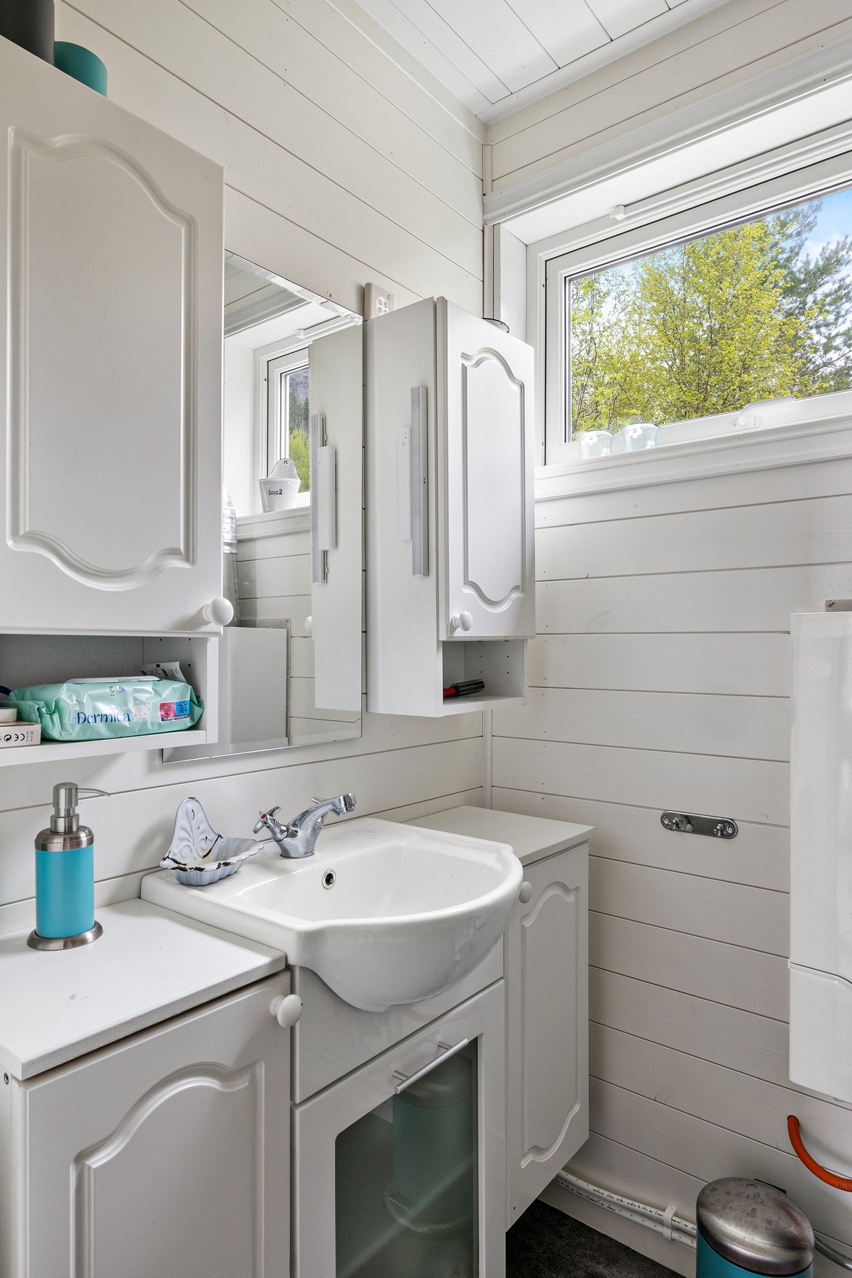 Dusjrom i anneks. (Toalettene er på eget rom) Galleribilde