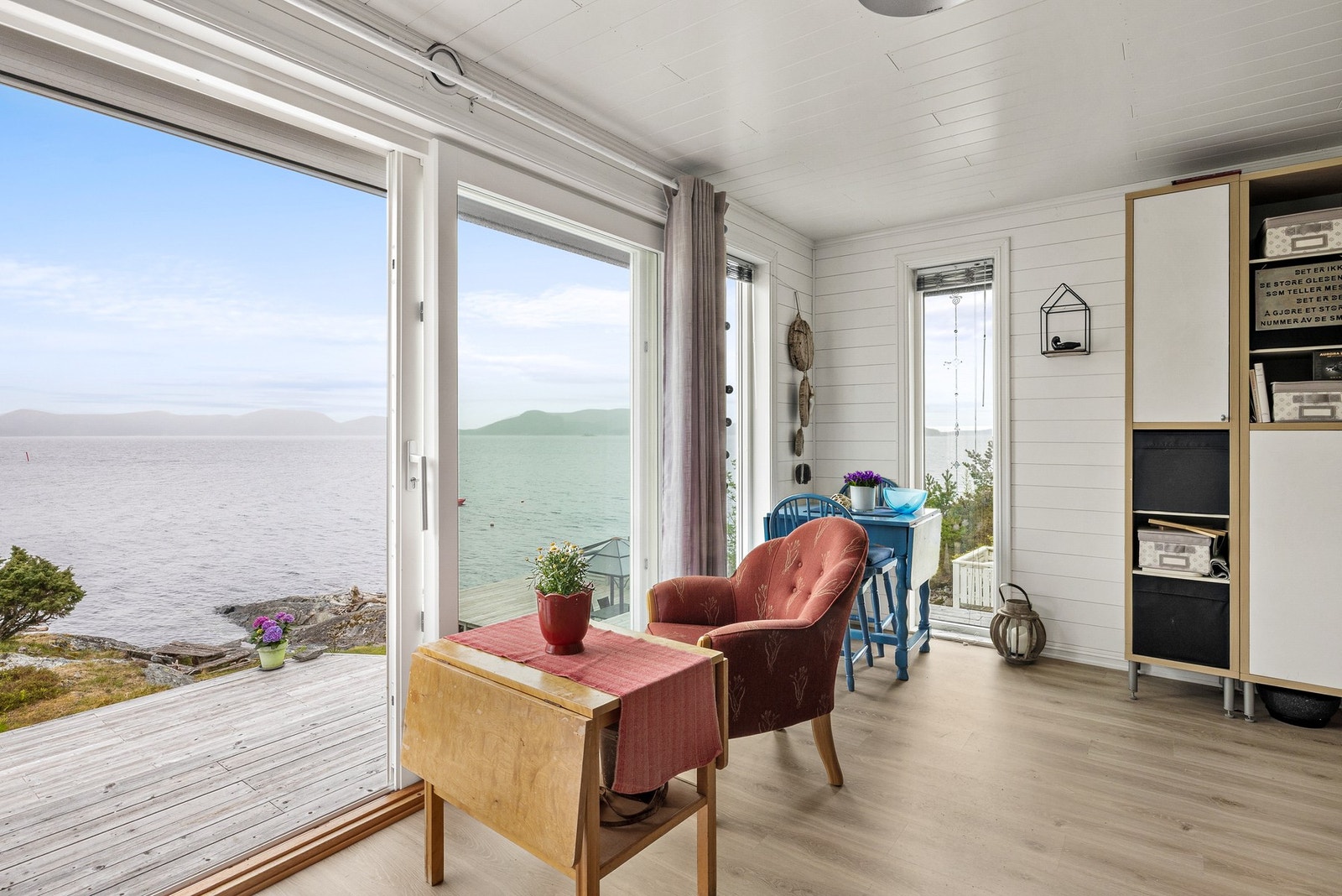 Vakkert skue mot sjøen Galleribilde