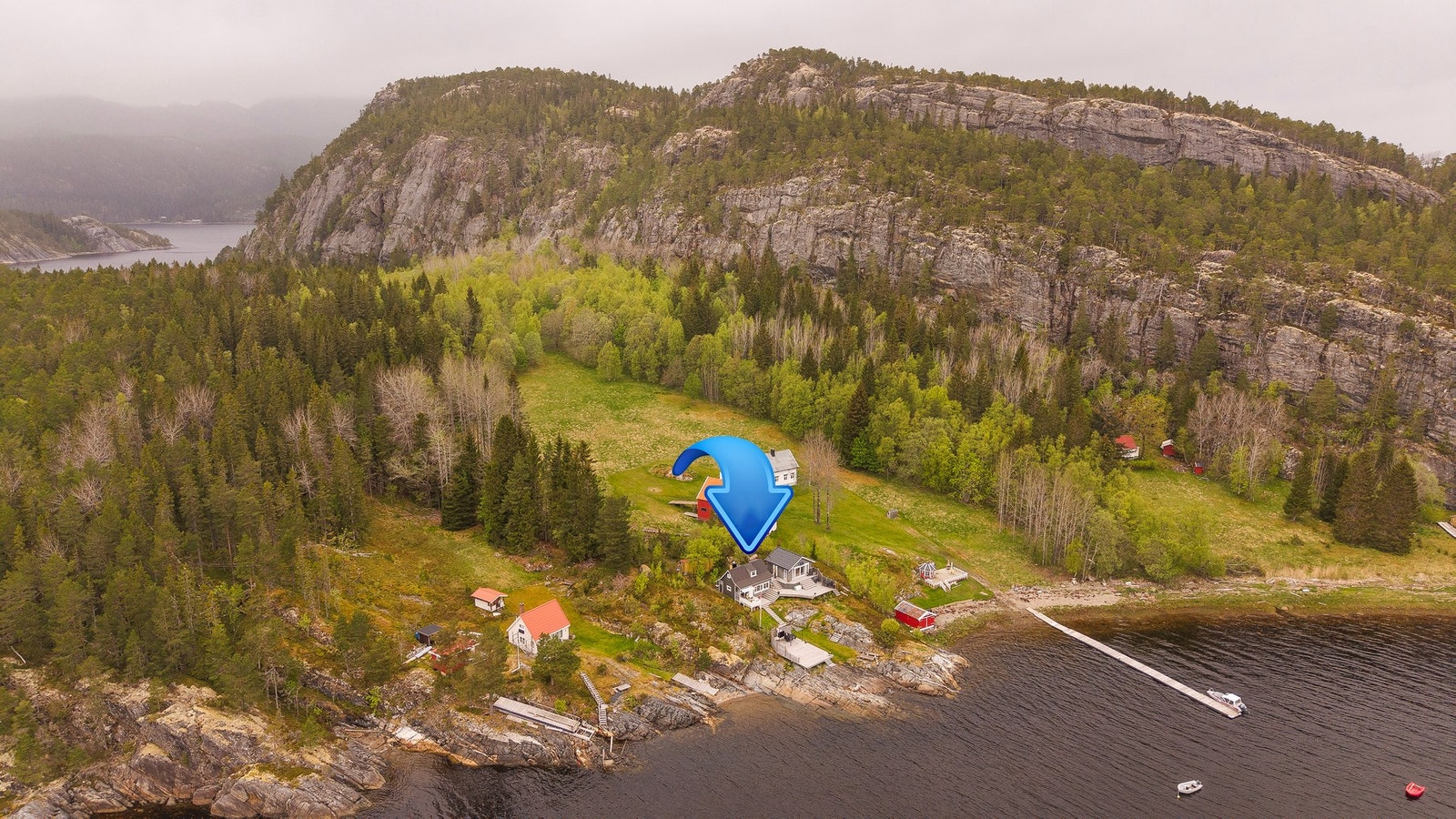 Det er båtadkomst til eiendommen Galleribilde