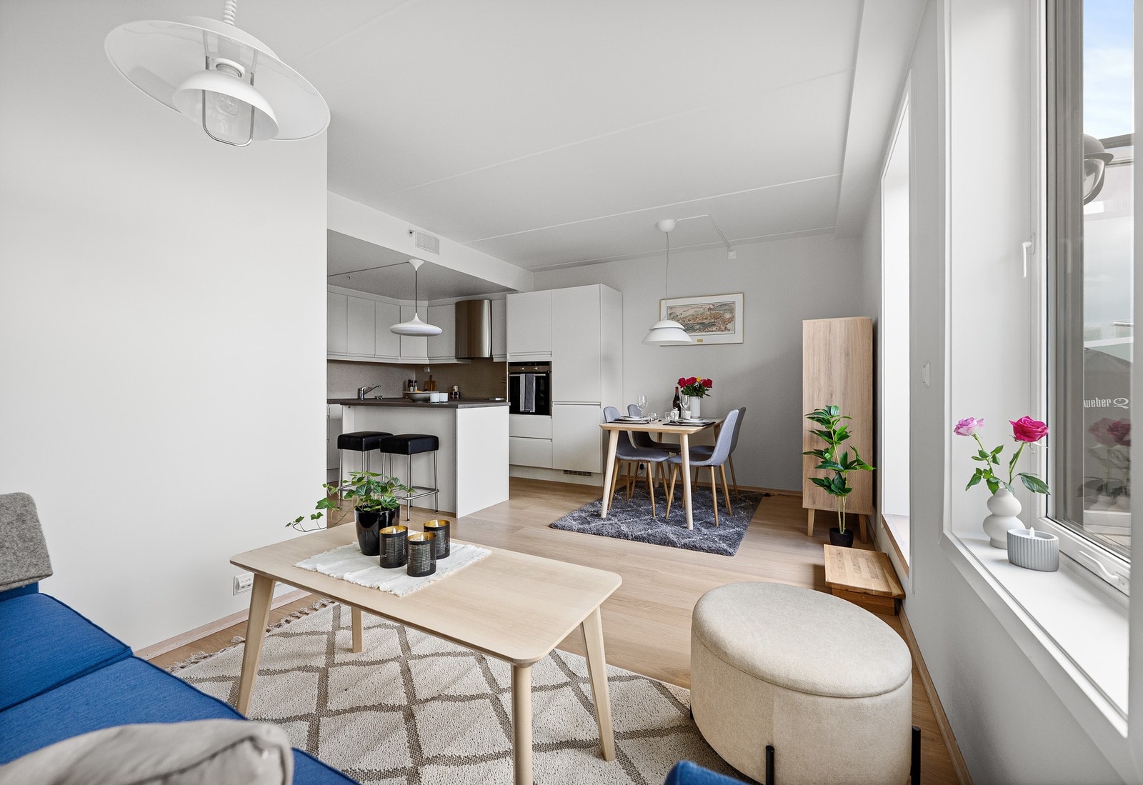 Rommets utforming skaper fine soner for ulik møblering Galleribilde