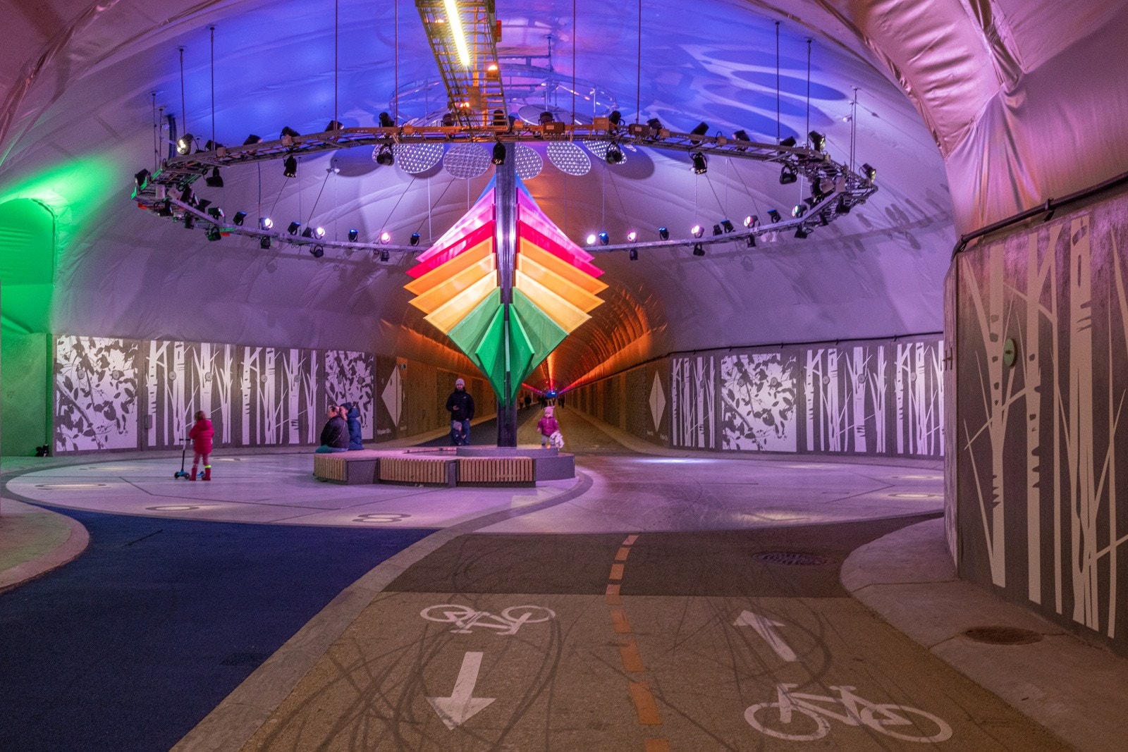 Ved bybanestoppet på Krristianborg er også Europas lengste gang- og sykkeltunnel som går til Fyllingsdalen. Galleribilde