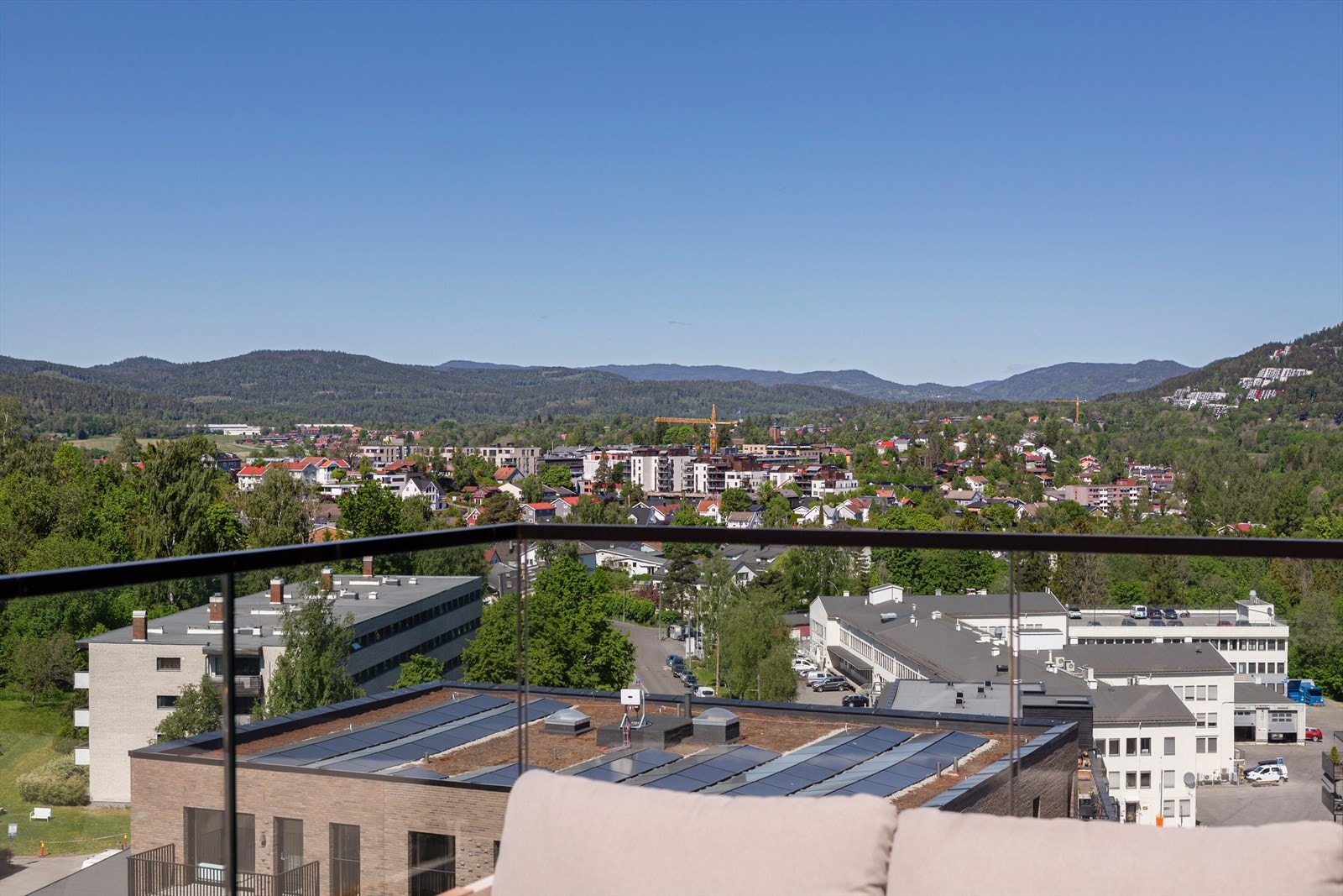 3 balkonger på til sammen 34 kvm. Et hjem med tre utganger til frihet - Velg din favorittplass etter sol, humør eller utsikt. Galleribilde