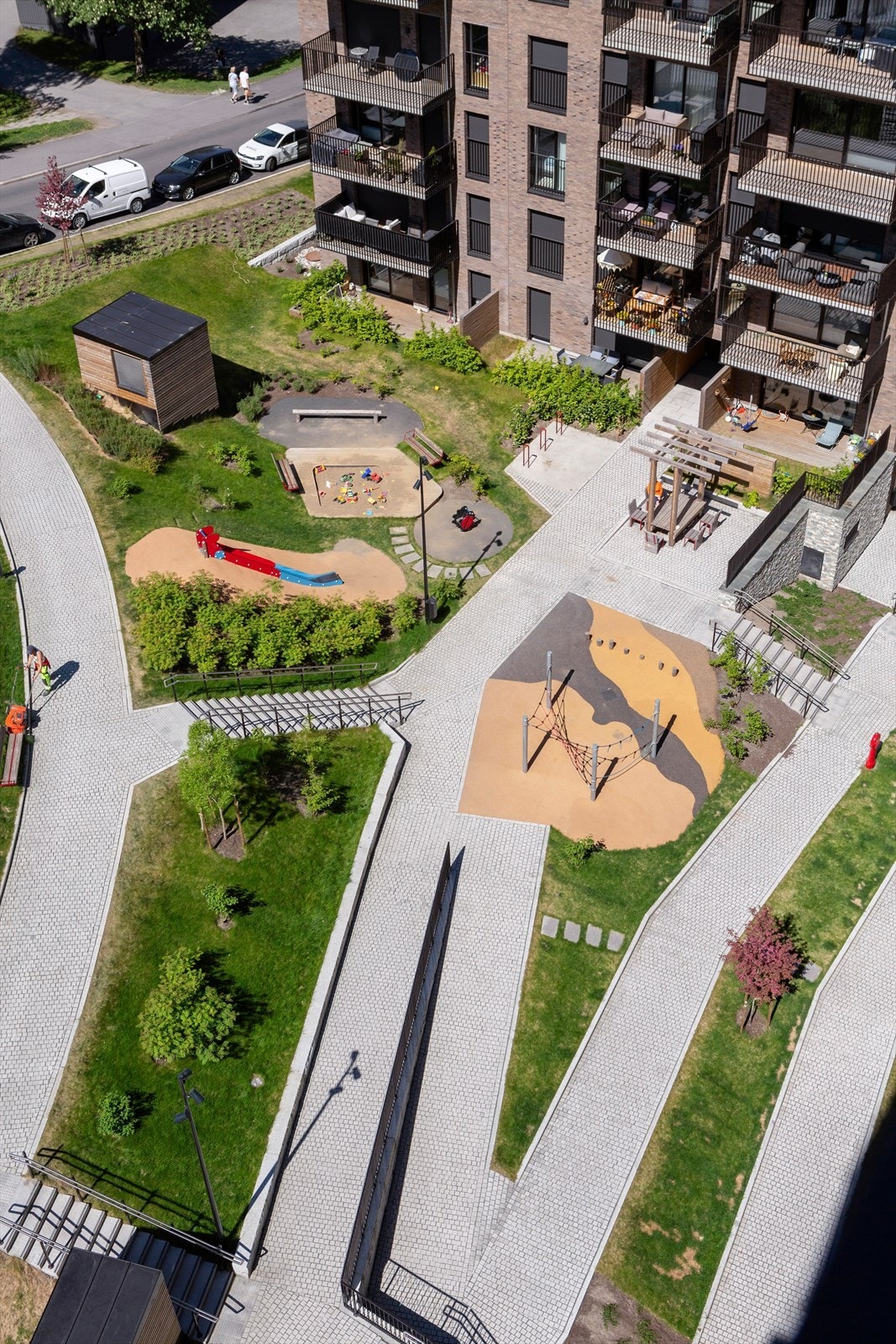 Borettslagets pent opparbeidede fellesarealer Galleribilde