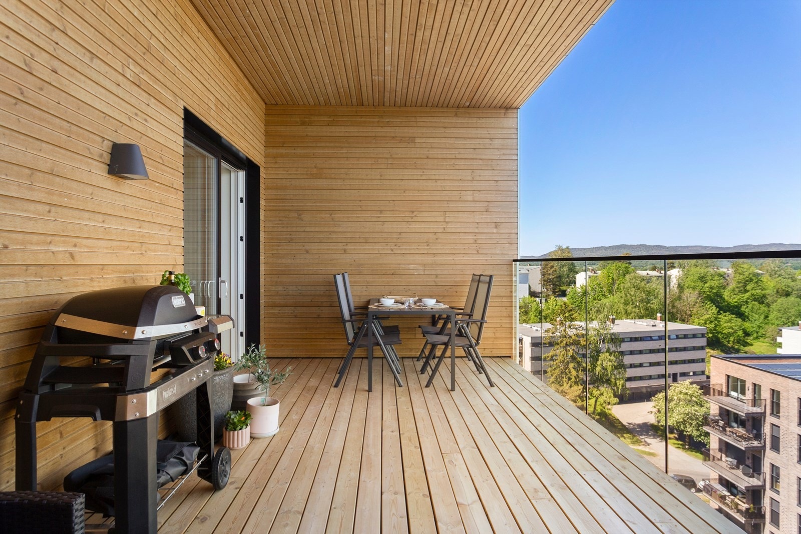 Fra stuen har du adkomst til leilighetens andre og største balkong Galleribilde