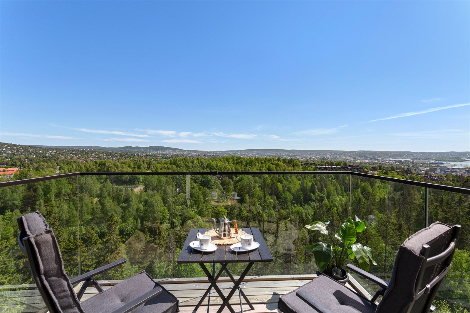 Velkommen til Røas tak - Presentert av Erik Høyem og Marcus Rommen i Nordvik Røa Galleribilde