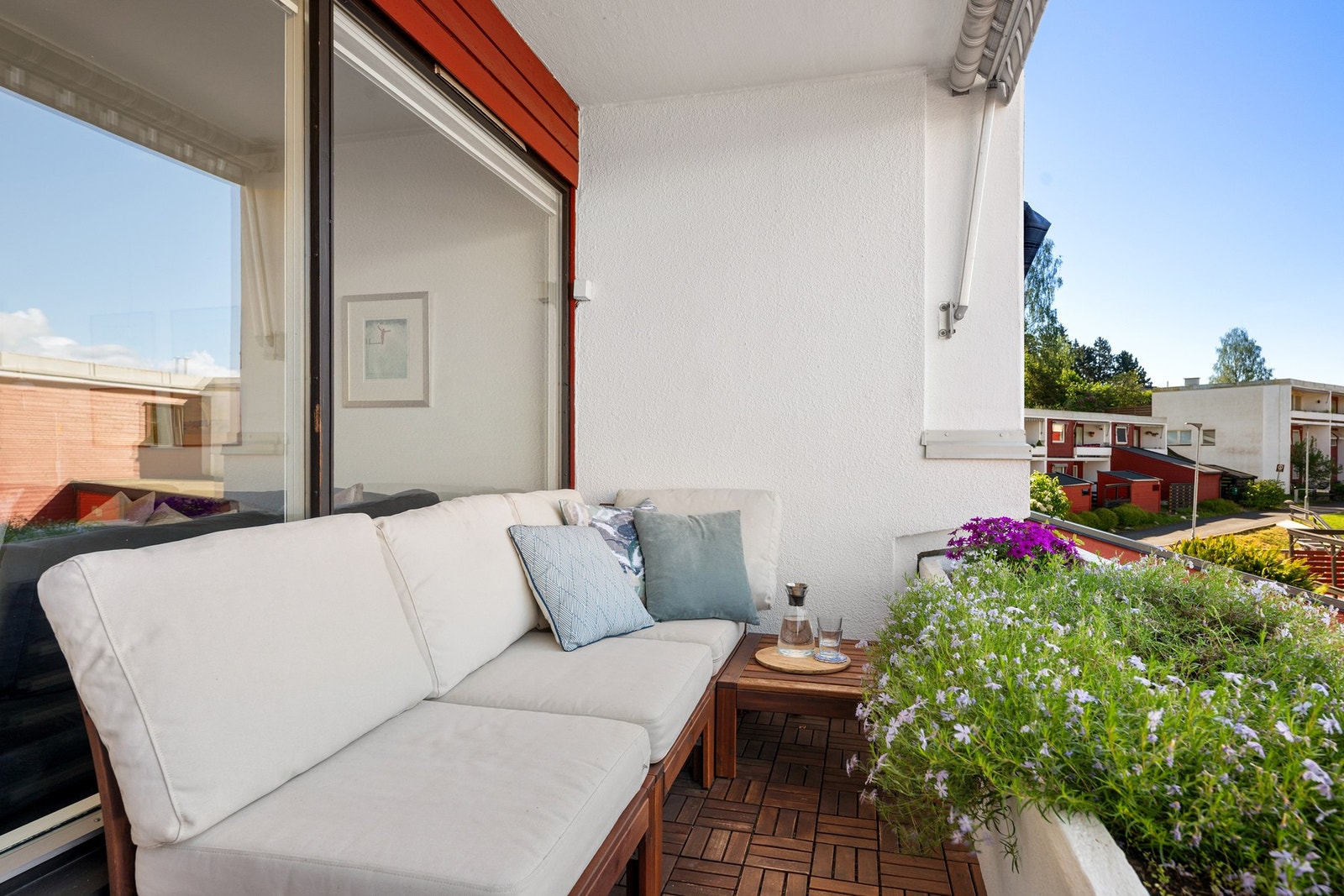 Usjenert balkong med solrik beliggenhet mot syd/sydvest, i rolige omgivelser. Galleribilde