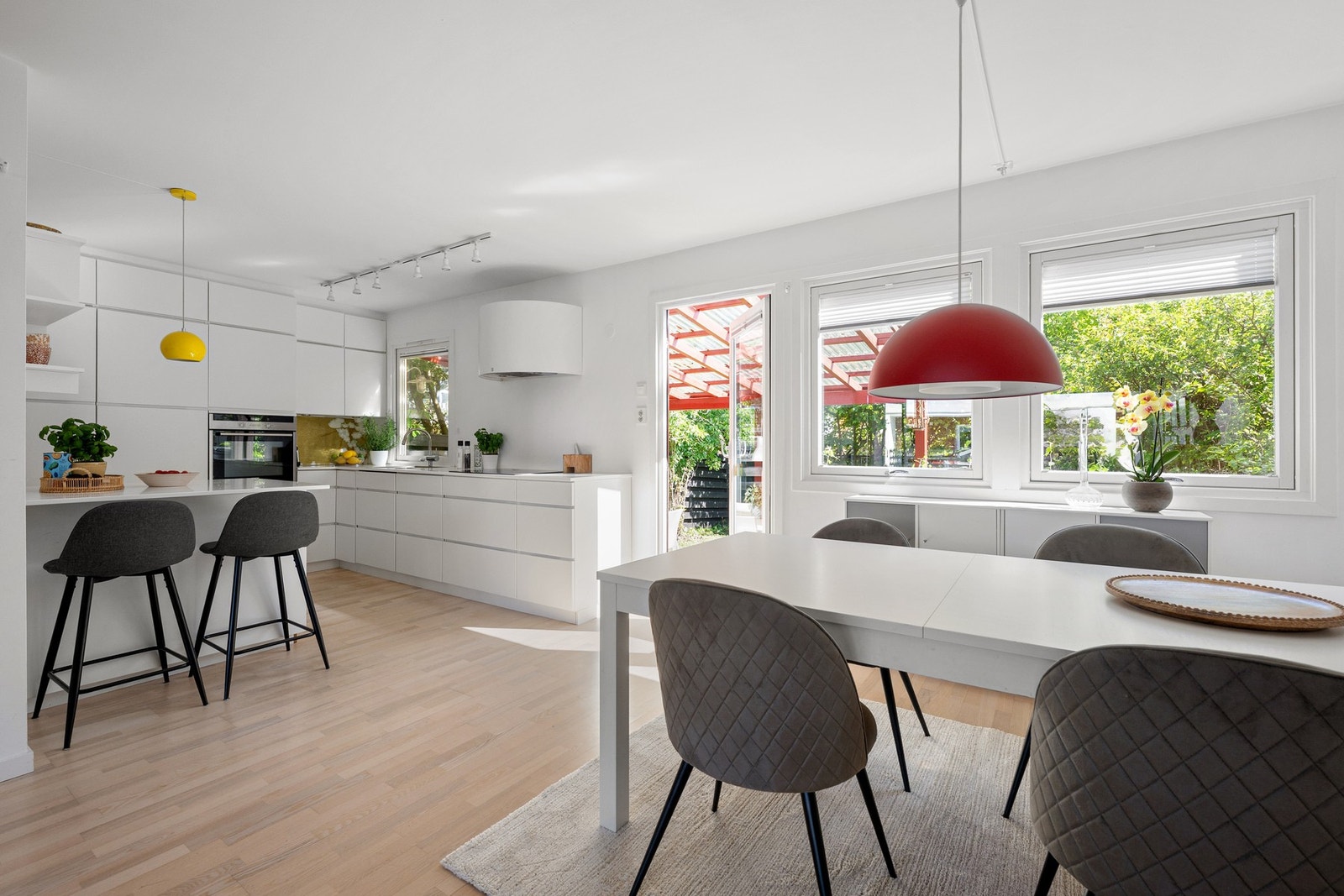 Velkommen til Vækerøveien 130E, presentert av Vegar Giæver v/ EIE eiendomsmegling Røa, Skøyen og Ullern. Galleribilde