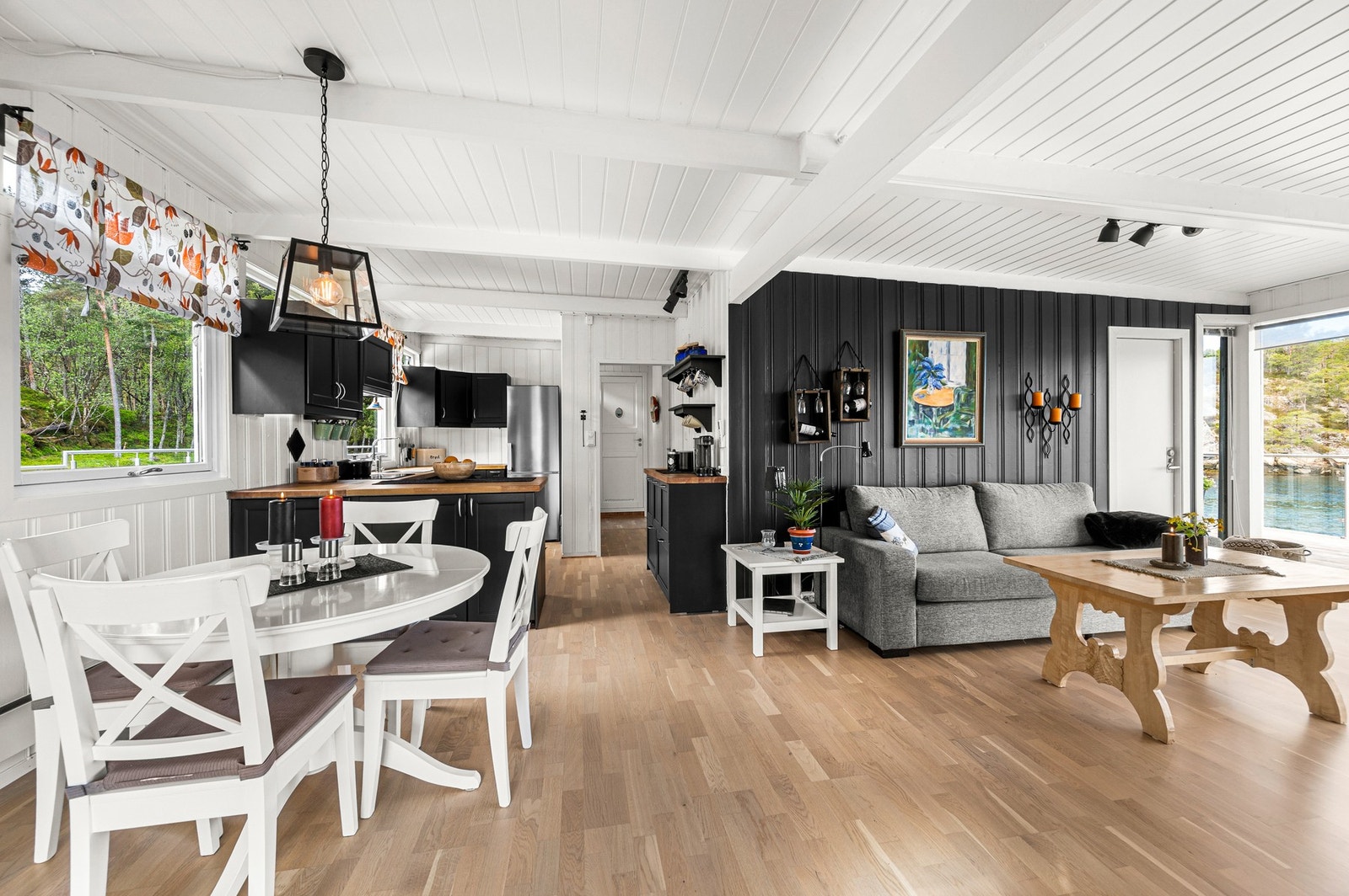 Hytta er malt opp innvendig i senere år. Galleribilde
