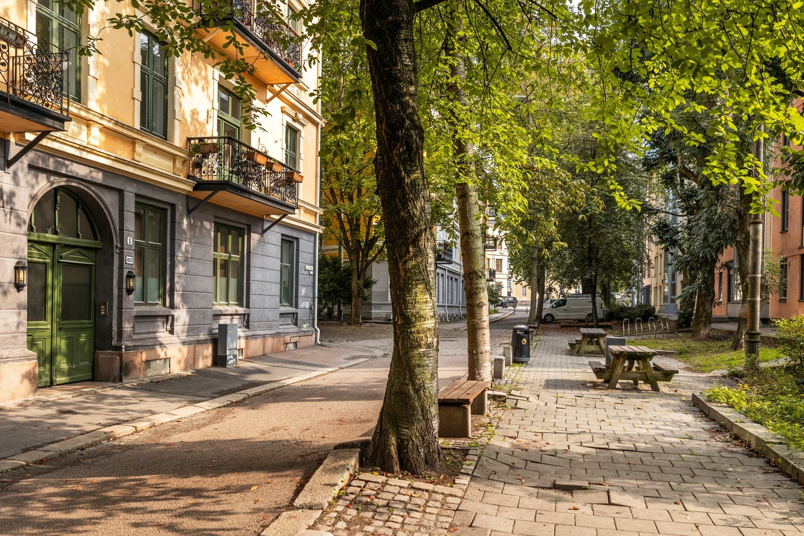 Det er 2 minutters gangavstand til Aker Brygge og Tjuvholmen som har et rikelig utvalg av restauranter og shopping. Galleribilde