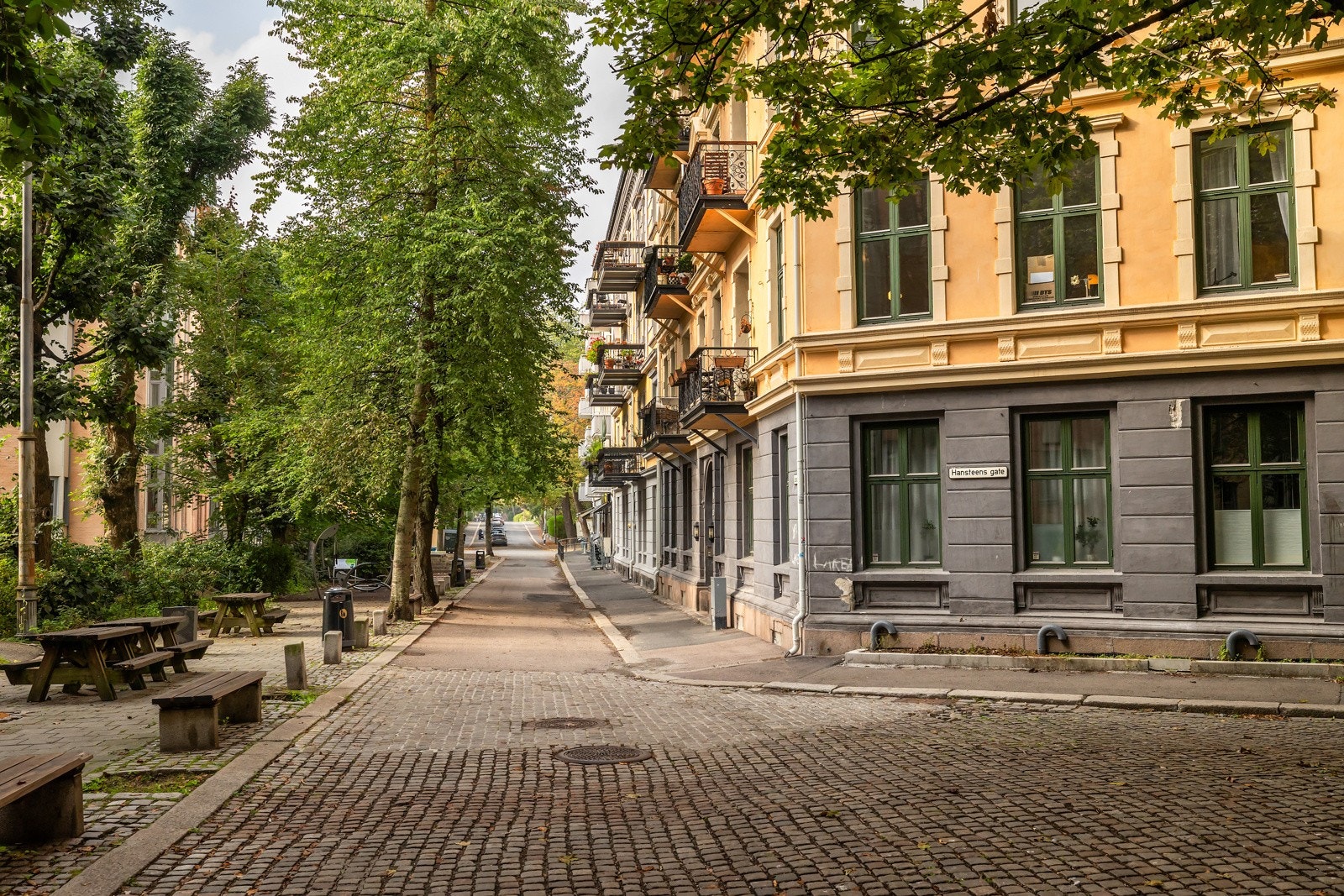Eiendommen ligger i et svært attraktivt og rolig boligområde på Vika, med gangavstand til "alt" av fasiliteter. Galleribilde