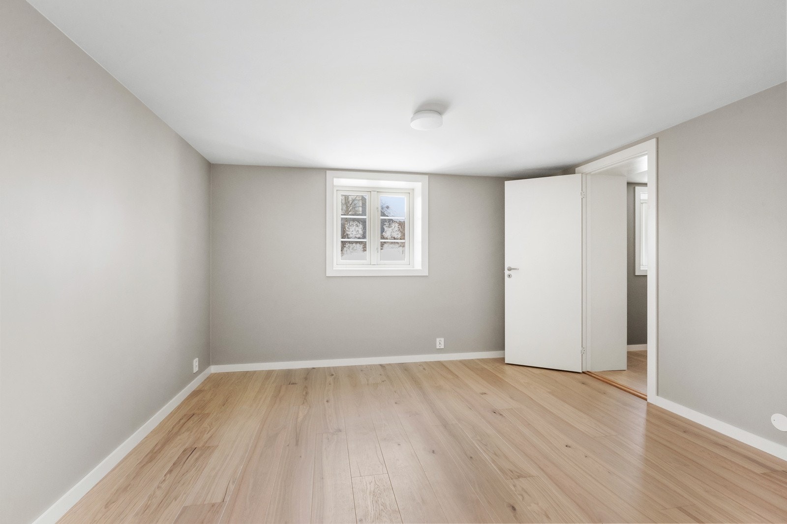 Soverom nede - klart for utleie eller til eget bruk Galleribilde