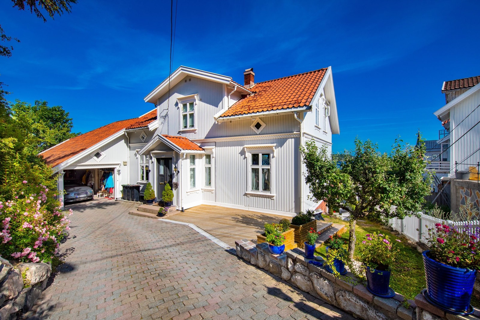 Oppkjørsel og inngang Galleribilde