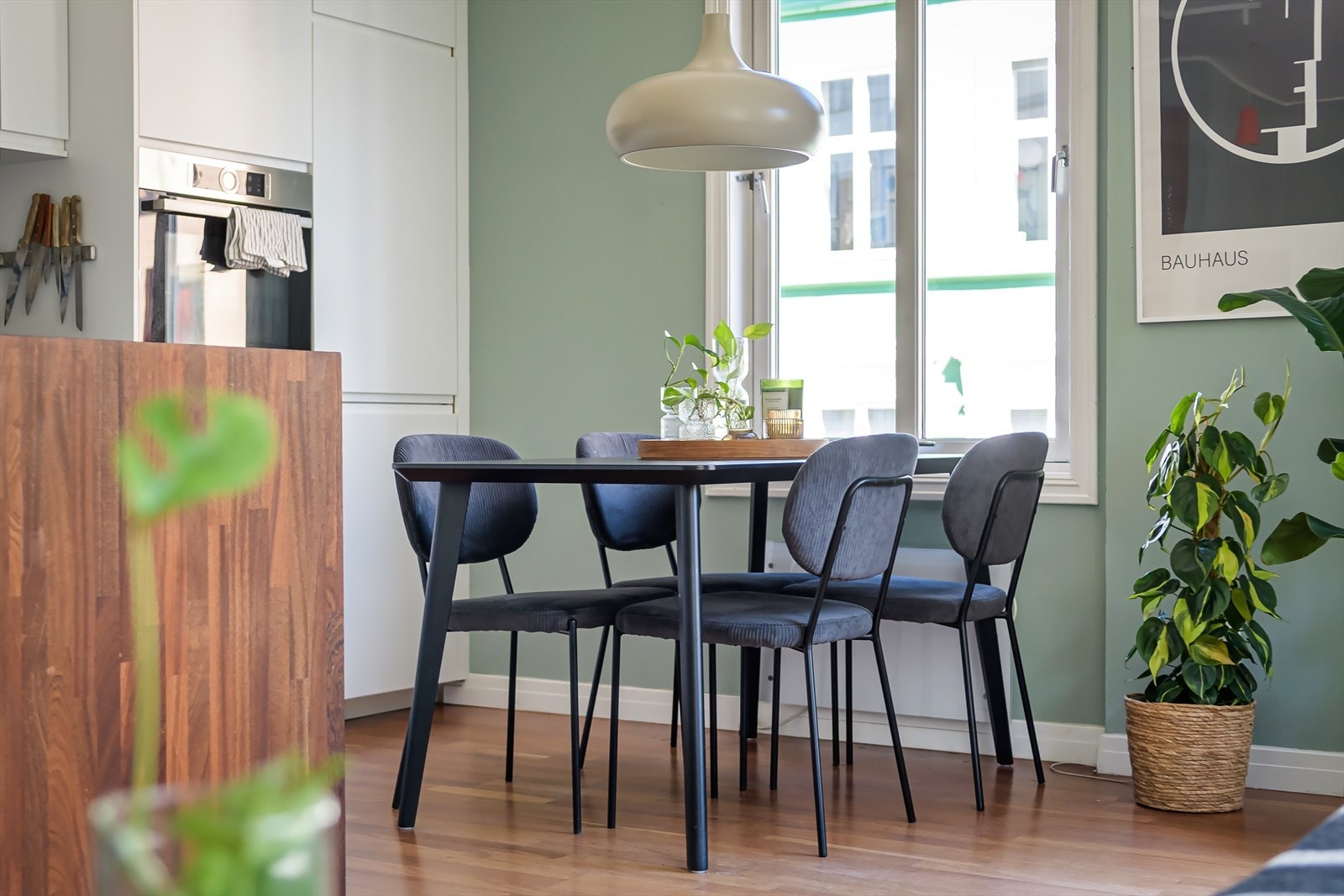 Det er god plass til å invitere til en hyggelig middag rundt spisebordet! Galleribilde