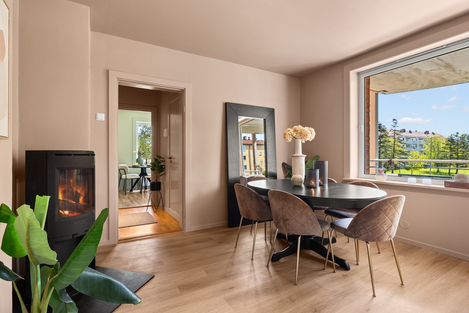 Peisovnen gir god varme og hygge spesielt i de kjøligere dagene. Galleribilde