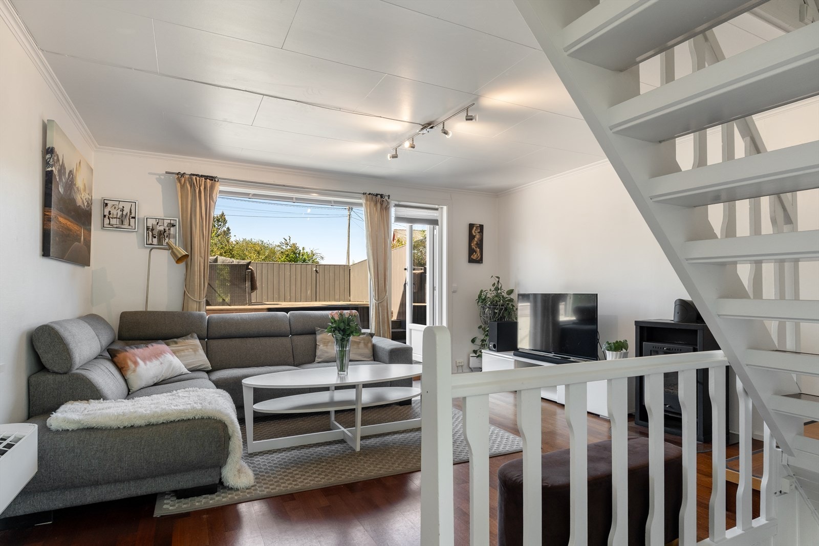 Et kjekt og praktisk rekkehus over 3 plan. Galleribilde