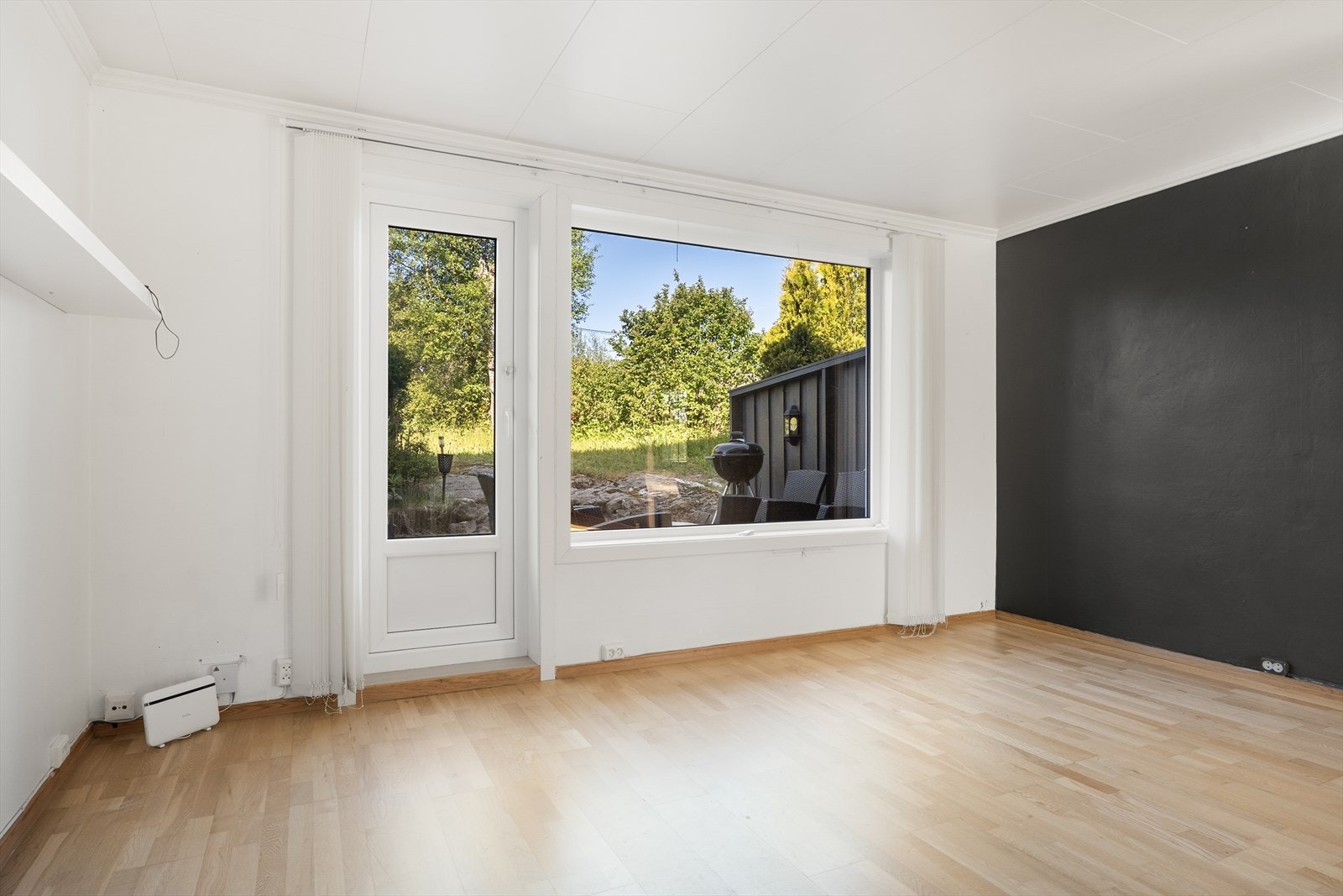 Fra stuen er det direkte utgang til terrassen Galleribilde