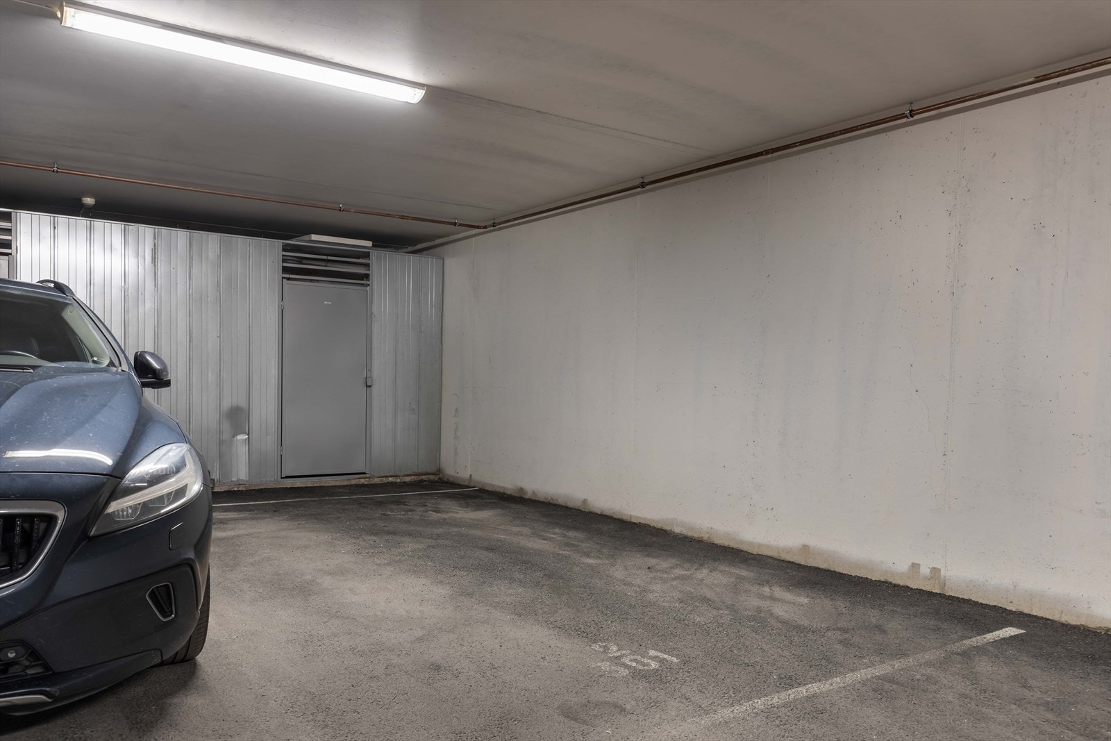 Leiligheten disponerer en stor garasjeplass og bod i kjeller. Galleribilde