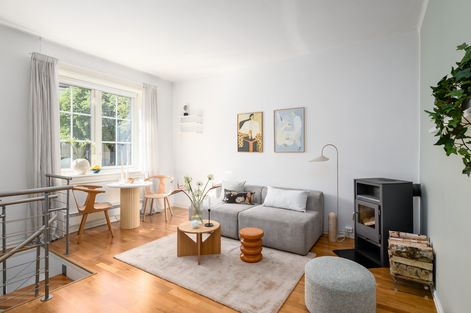 En spennende 2-roms leilighet over to plan i populære Søylegården. Galleribilde