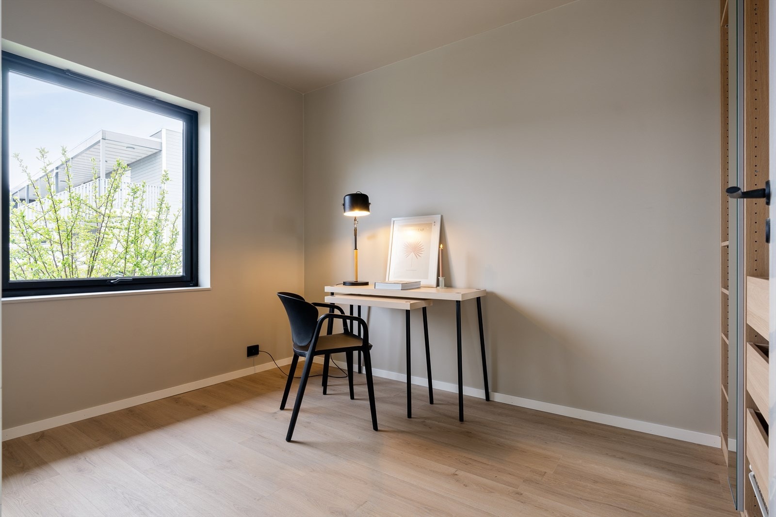 Romslig soverom på hele 8,8 kvm. Galleribilde