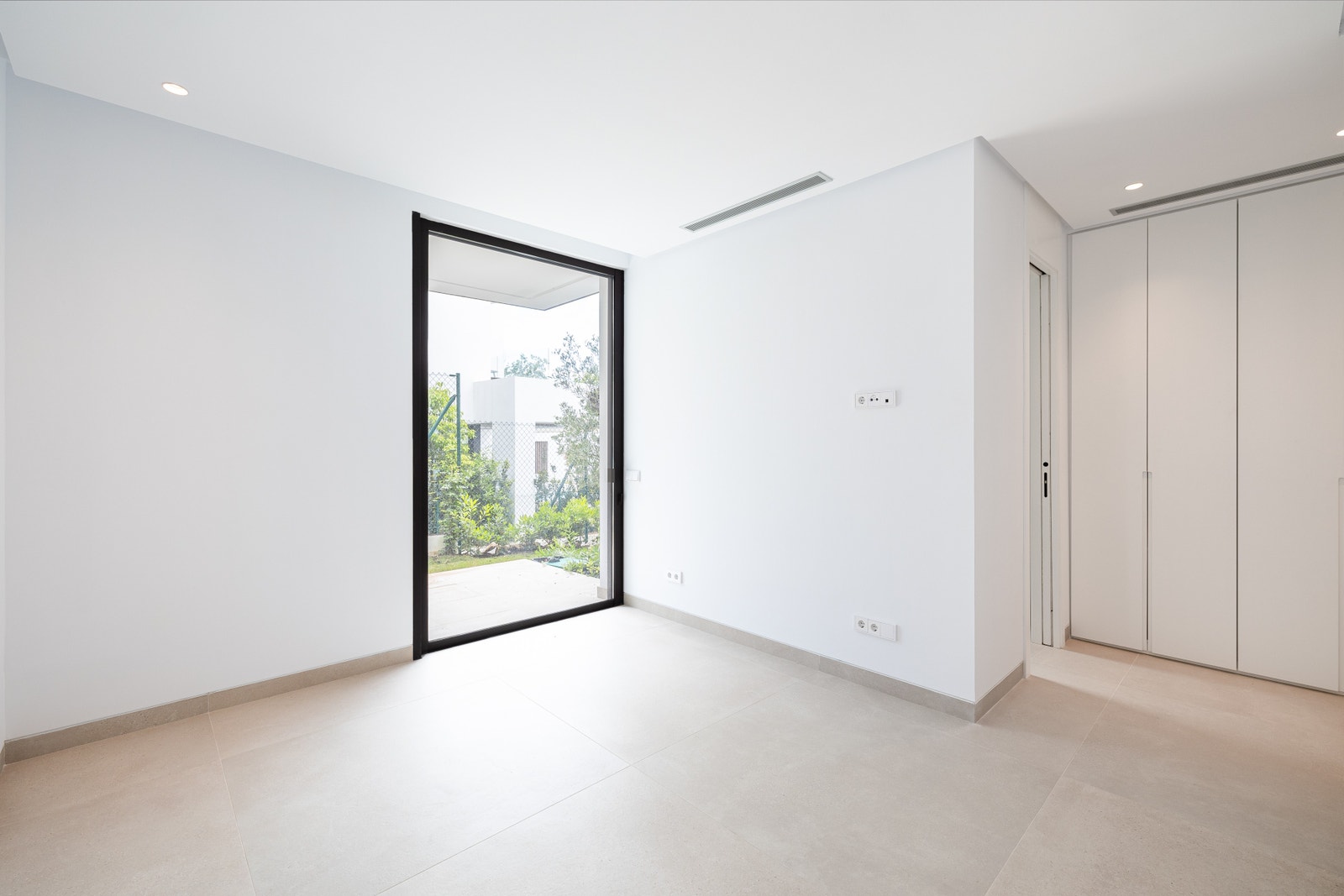 Store eksklusive fliser for et meget pent utrykk. Galleribilde