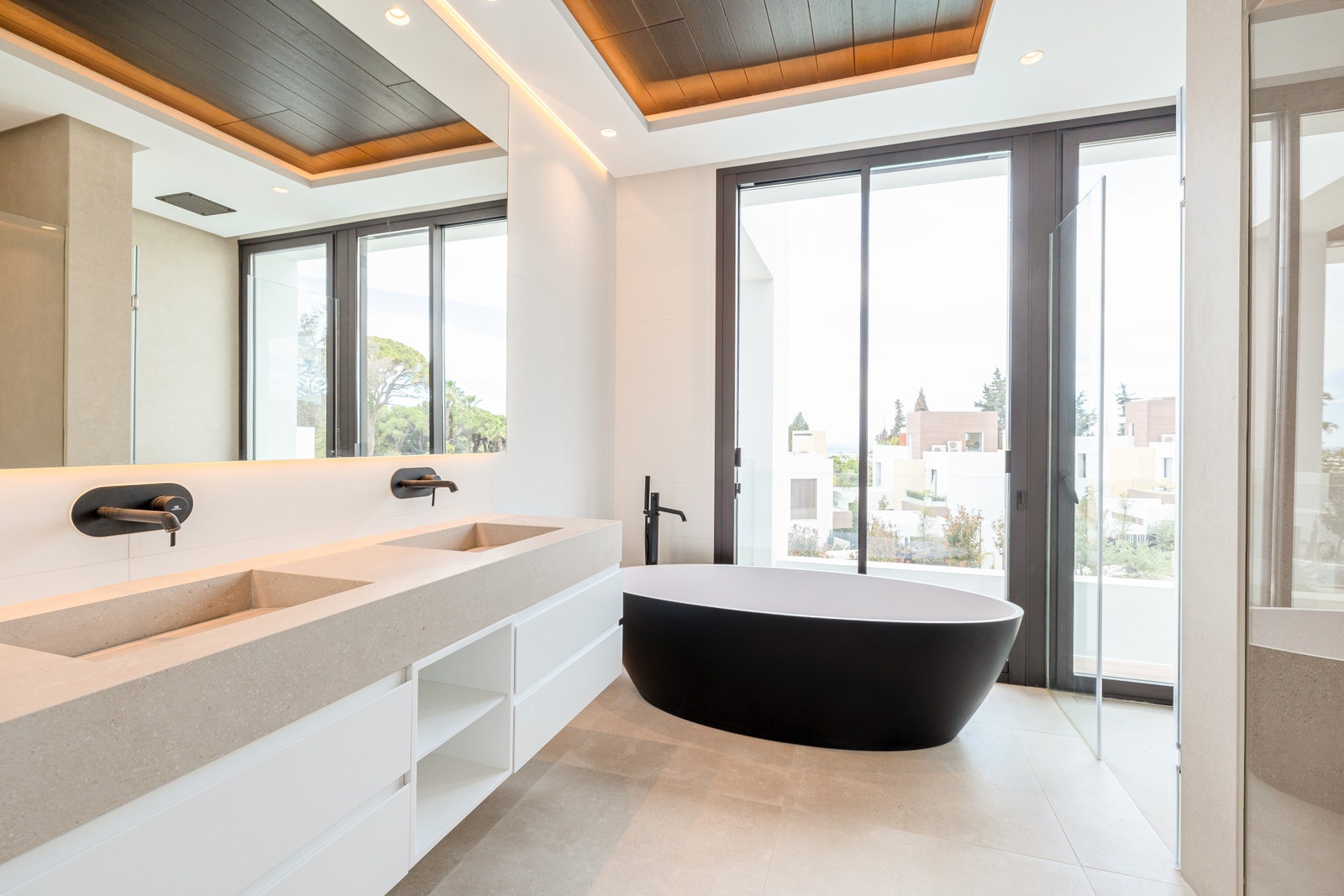 Moderne badløsninger med førsteklasses finish Galleribilde