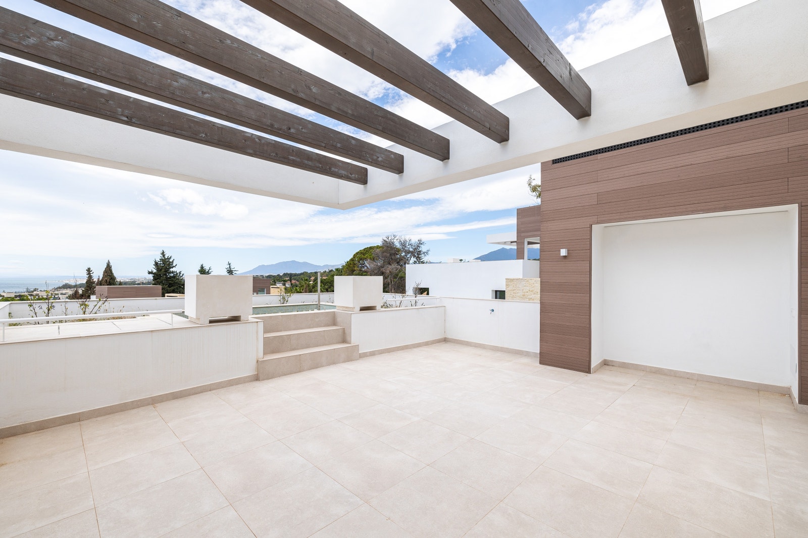 Utendørs kjøkken og jacuzzi Galleribilde